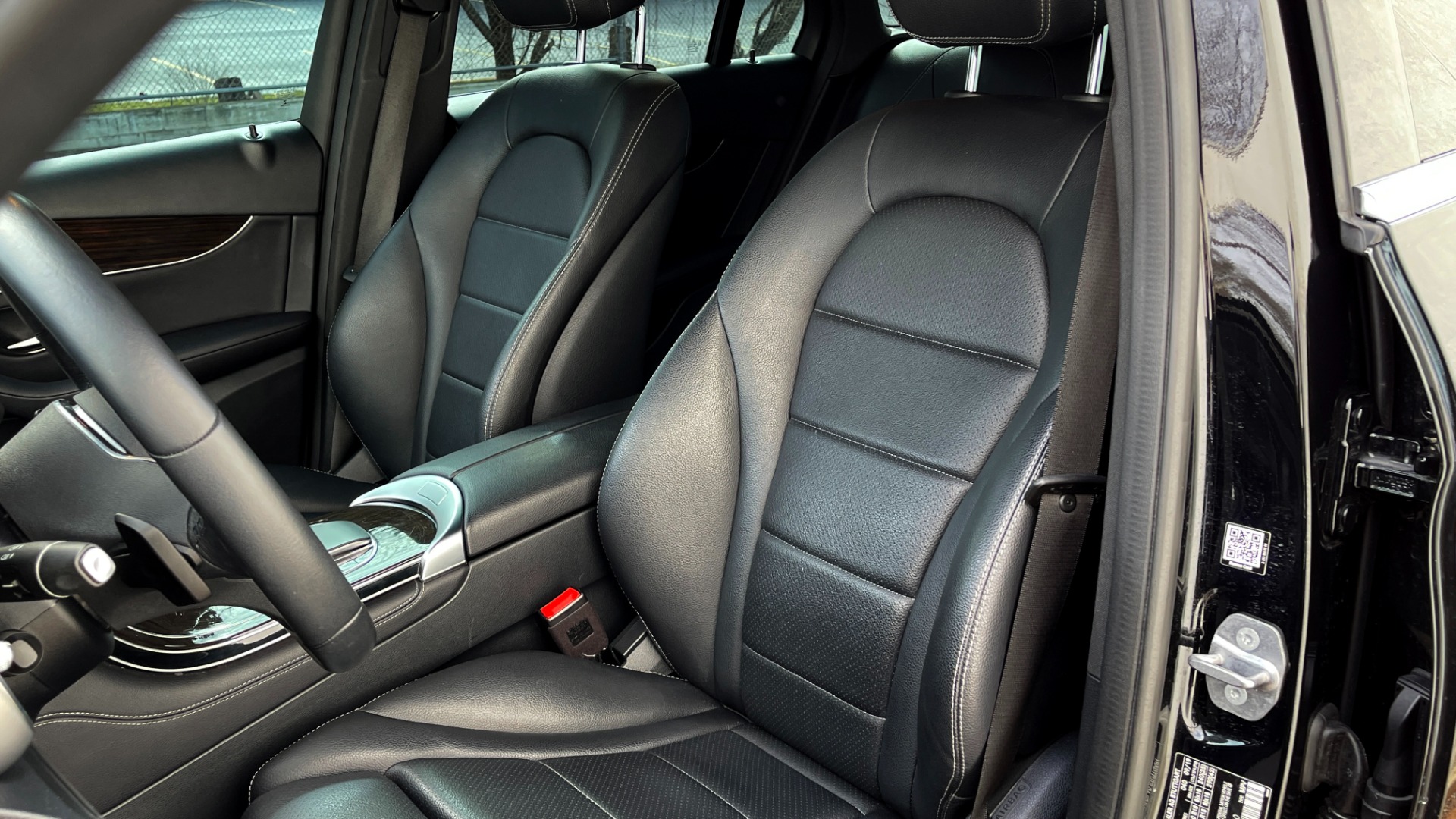 Used 2020 Mercedes-Benz GLC GLC 300 / AWD / 18IN WHEELS / LEATHER / WOOD TRIM for sale Sold at Formula Imports in Charlotte NC 28227 28