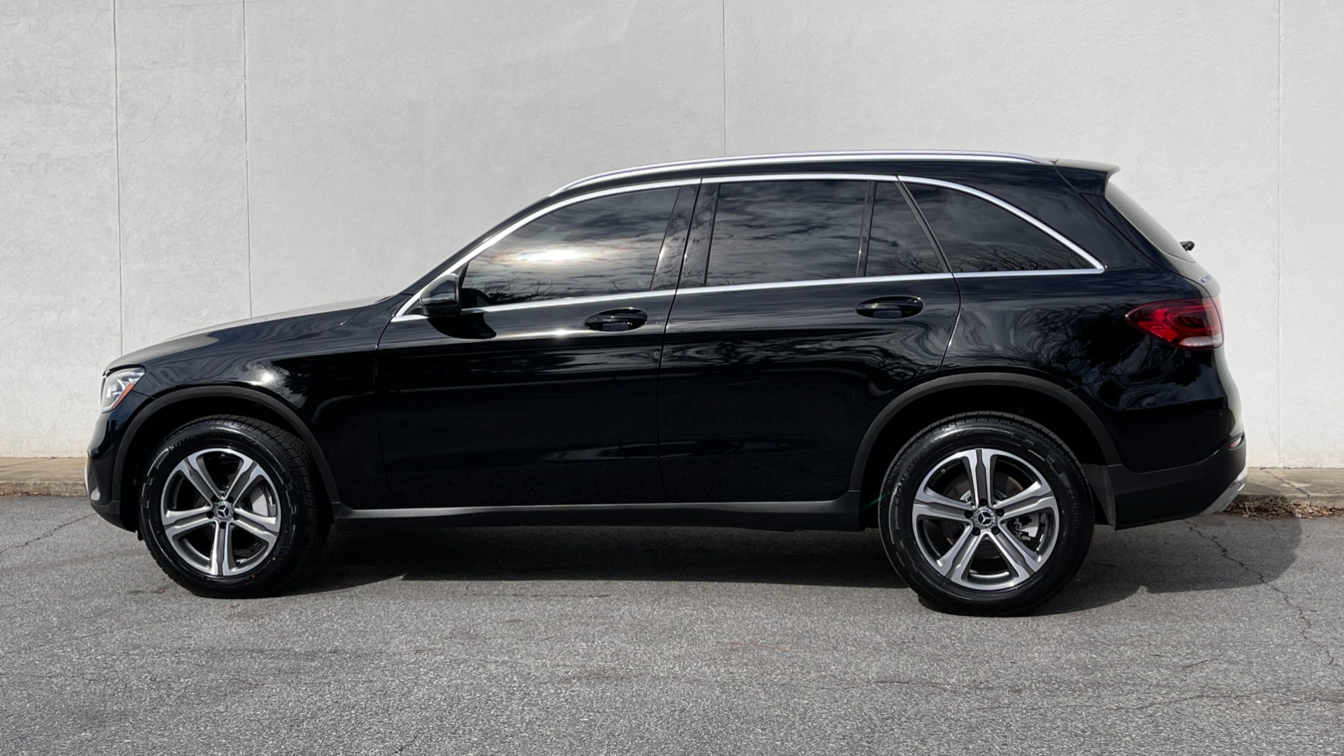 Used 2020 Mercedes-Benz GLC GLC 300 / AWD / 18IN WHEELS / LEATHER / WOOD TRIM for sale Sold at Formula Imports in Charlotte NC 28227 3