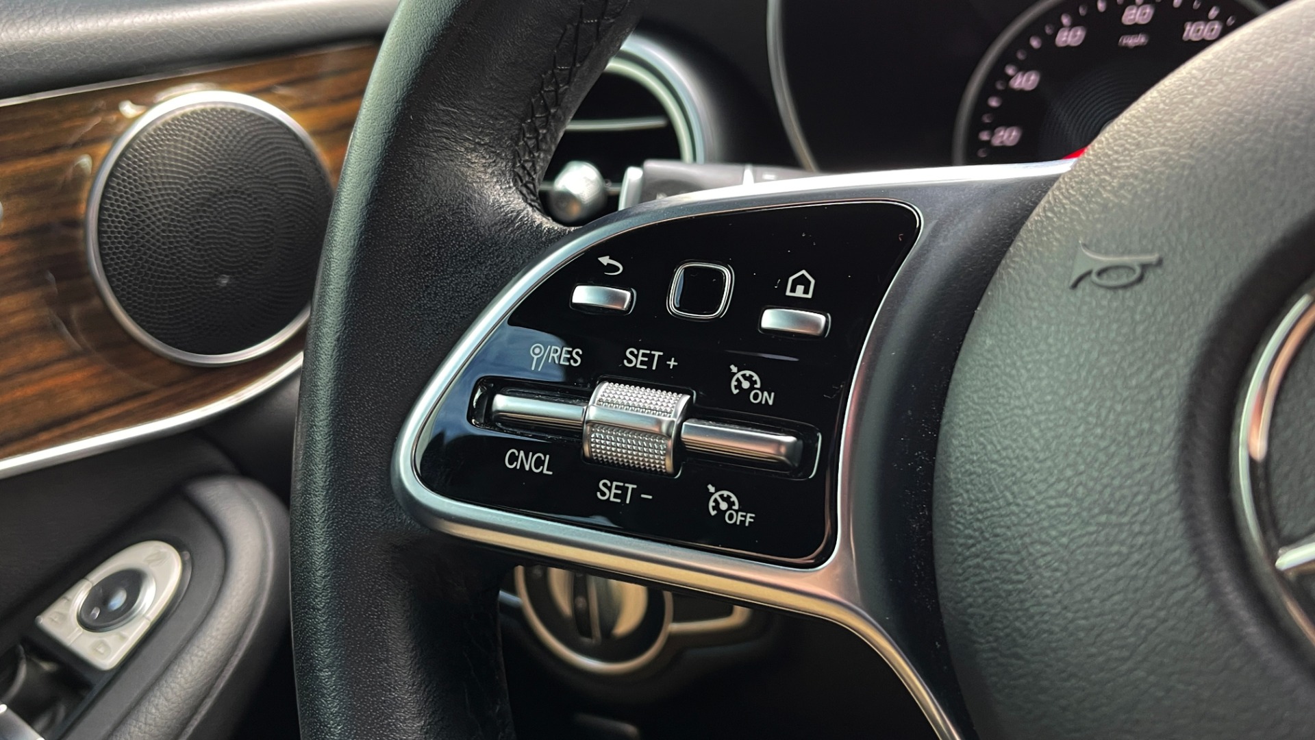 Used 2020 Mercedes-Benz GLC GLC 300 / AWD / 18IN WHEELS / LEATHER / WOOD TRIM for sale Sold at Formula Imports in Charlotte NC 28227 30