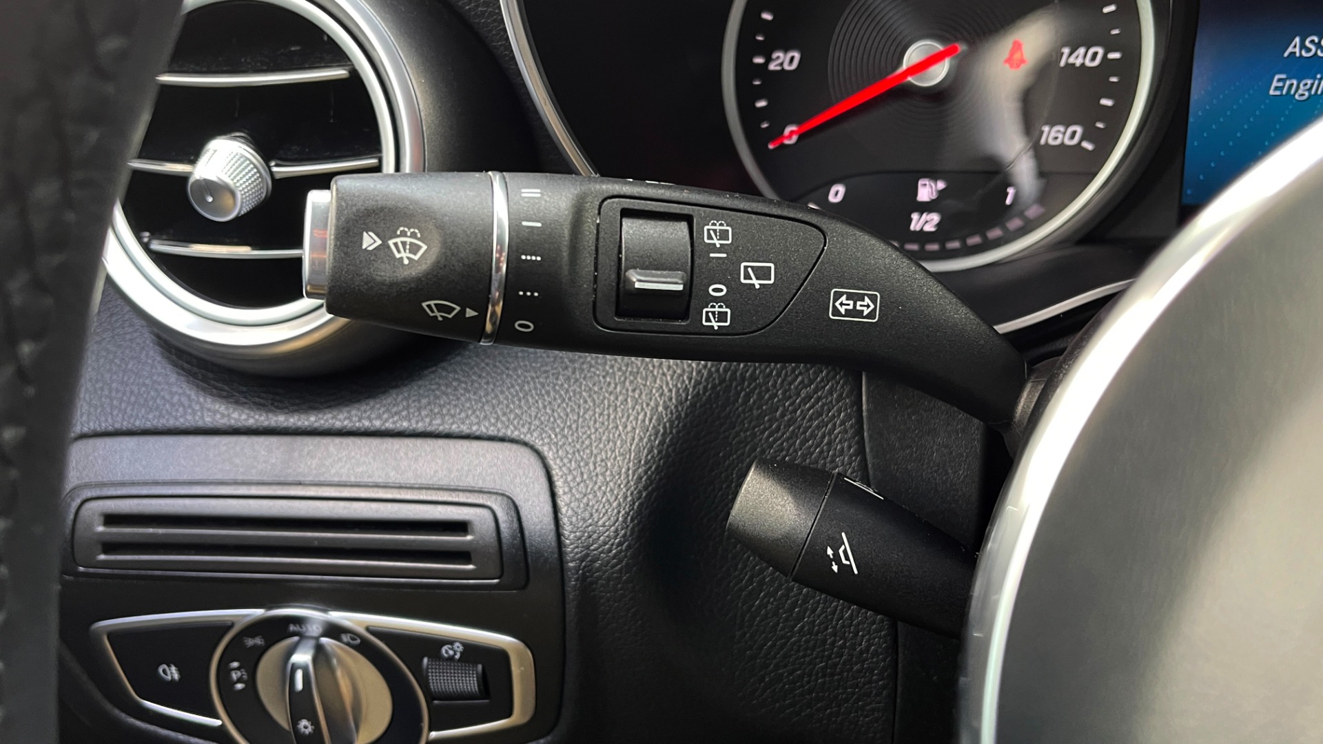 Used 2020 Mercedes-Benz GLC 300 4MATIC 2.0L SUV / AUTO / HD RADIO / 18IN WHEELS / REARVIEW for sale $43,295 at Formula Imports in Charlotte NC 28227 33