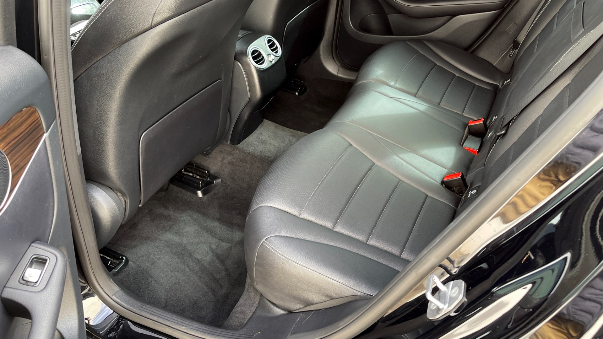 Used 2020 Mercedes-Benz GLC GLC 300 / AWD / 18IN WHEELS / LEATHER / WOOD TRIM for sale Sold at Formula Imports in Charlotte NC 28227 46