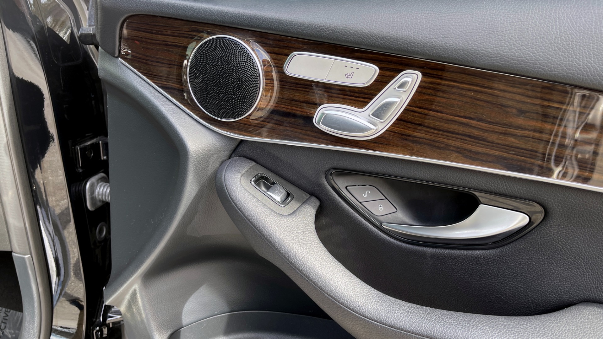 Used 2020 Mercedes-Benz GLC GLC 300 / AWD / 18IN WHEELS / LEATHER / WOOD TRIM for sale Sold at Formula Imports in Charlotte NC 28227 54
