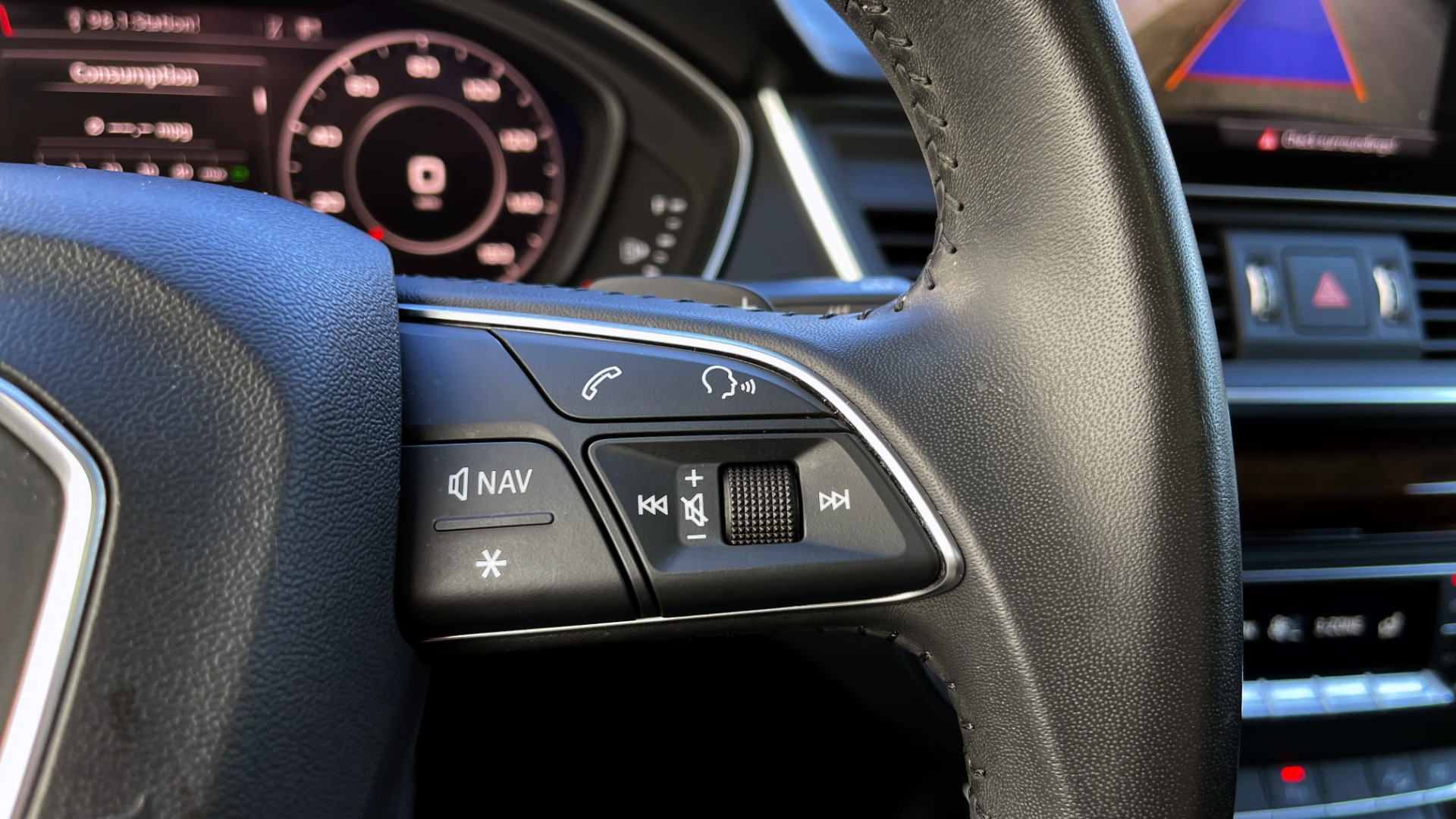 Used 2019 Audi Q5 PREMIUM PLUS / NAV / SUNROOF / WARM WTHR / PARK SYS PLUS / REARVIEW for sale $40,495 at Formula Imports in Charlotte NC 28227 31