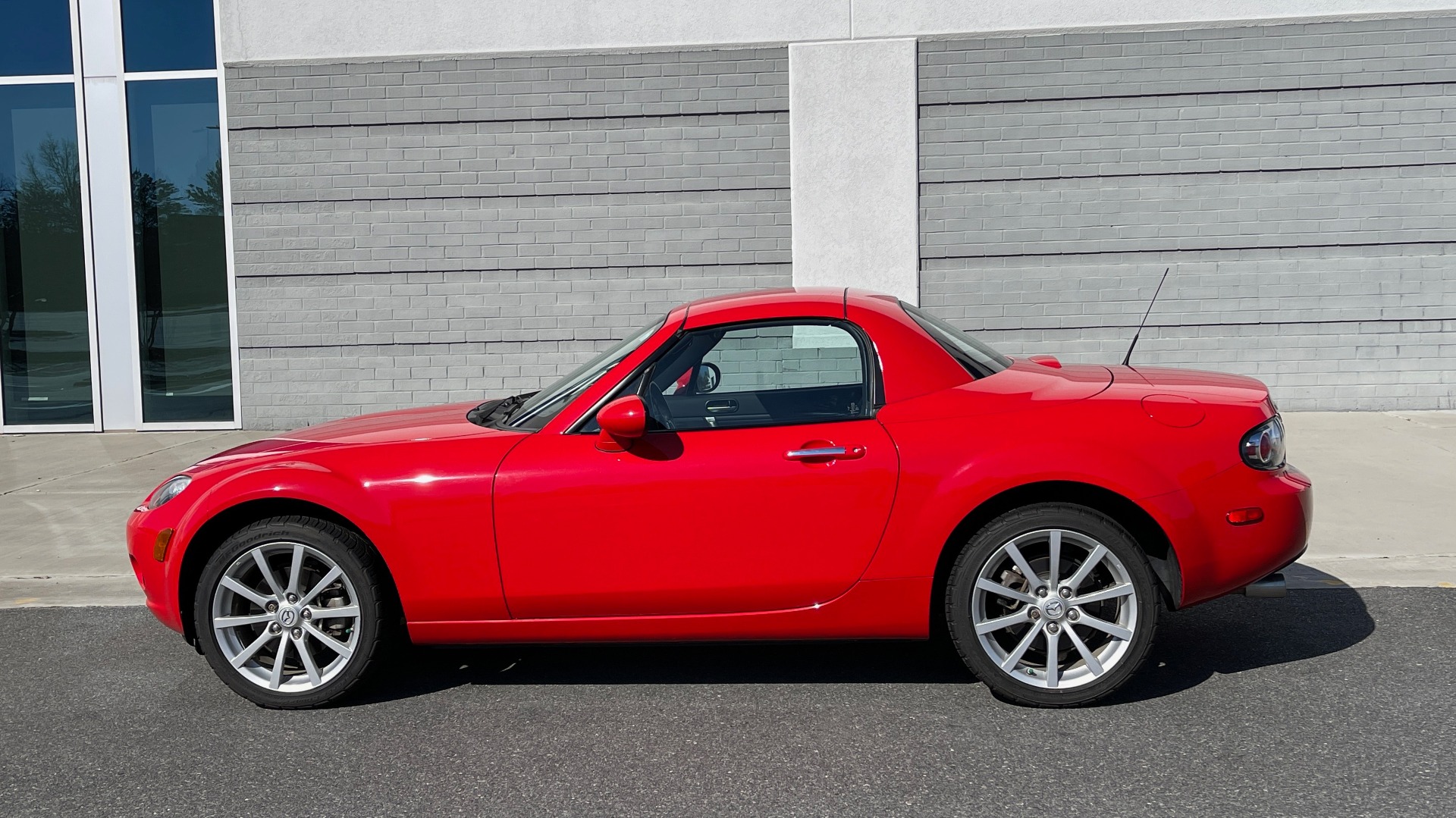 Used 2008 Mazda MX-5 MIATA GRAND TOURING / PRHT 2DR / MANUAL / 17IN ALLOY WHLS / LOW MILES for sale $20,995 at Formula Imports in Charlotte NC 28227 11