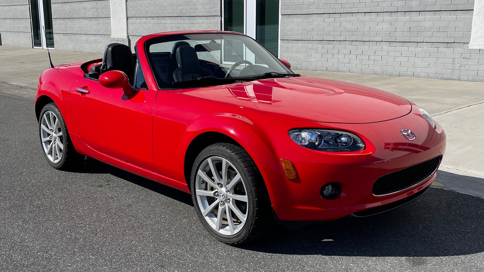 Used 2008 Mazda MX-5 MIATA GRAND TOURING / PRHT 2DR / MANUAL / 17IN ALLOY WHLS / LOW MILES for sale $20,995 at Formula Imports in Charlotte NC 28227 3