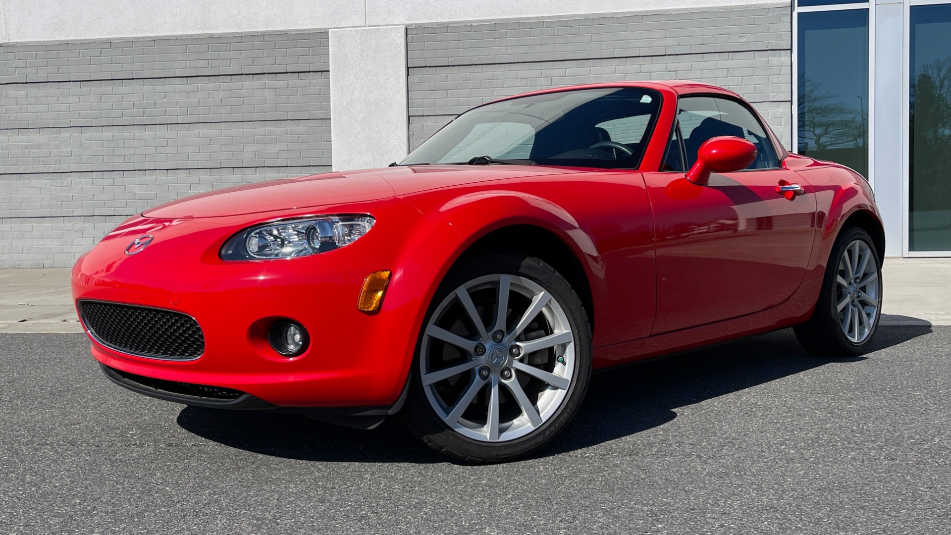Used 2008 Mazda MX-5 MIATA GRAND TOURING / PRHT 2DR / MANUAL / 17IN ALLOY WHLS / LOW MILES for sale $20,995 at Formula Imports in Charlotte NC 28227 4