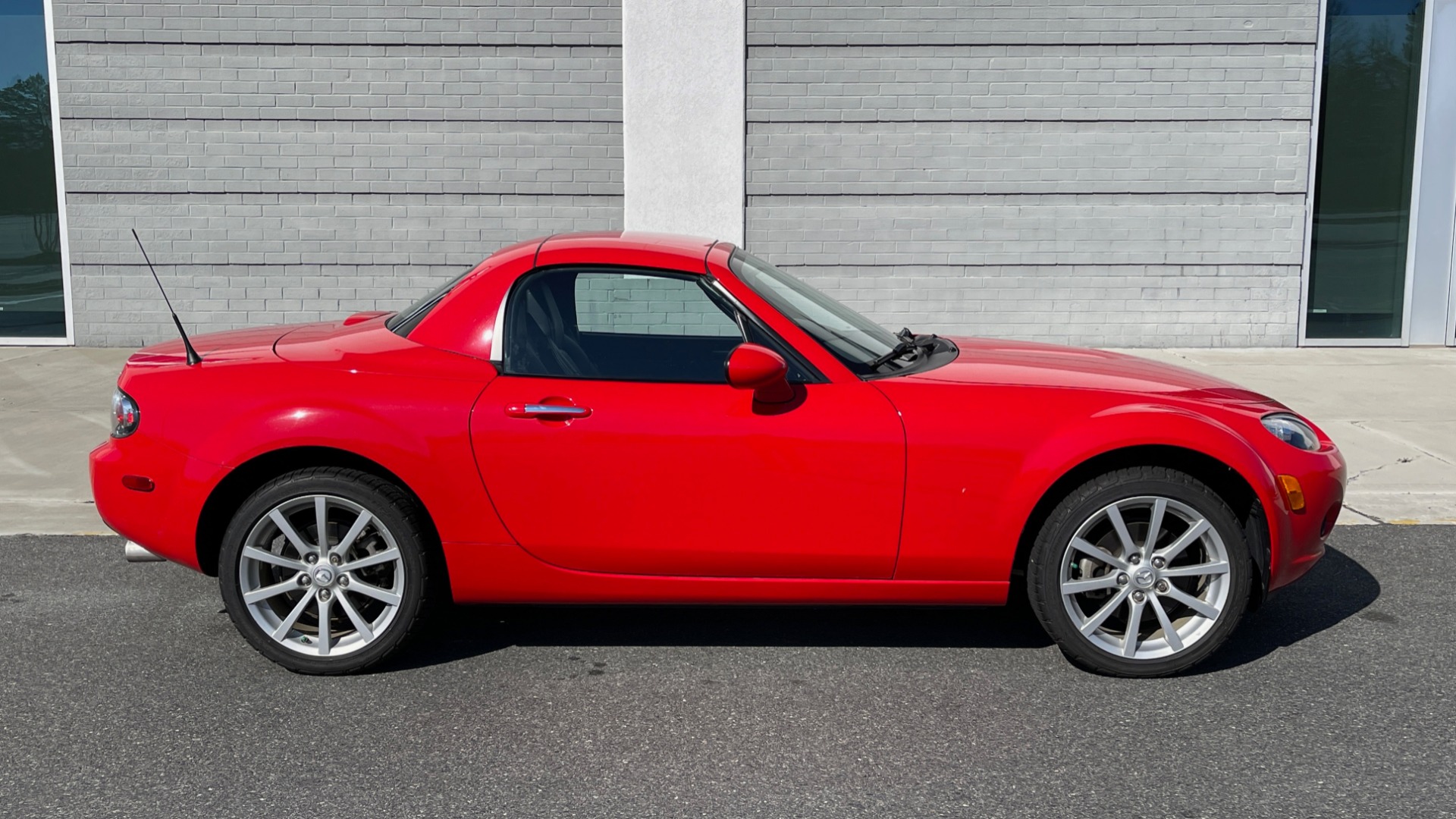 Used 2008 Mazda MX-5 MIATA GRAND TOURING / PRHT 2DR / MANUAL / 17IN ALLOY WHLS / LOW MILES for sale $20,995 at Formula Imports in Charlotte NC 28227 6