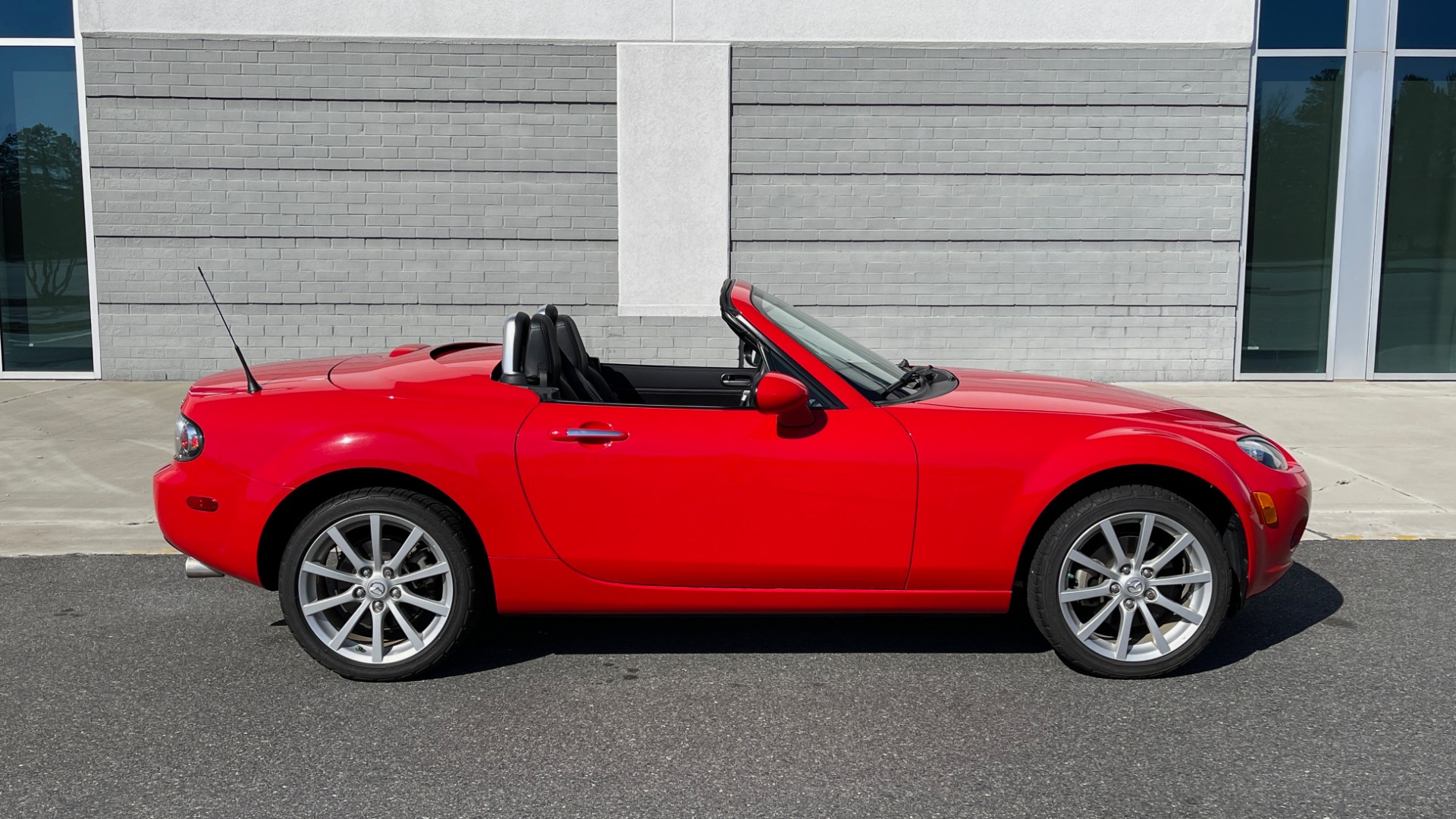 Used 2008 Mazda MX-5 MIATA GRAND TOURING / PRHT 2DR / MANUAL / 17IN ALLOY WHLS / LOW MILES for sale $20,995 at Formula Imports in Charlotte NC 28227 7