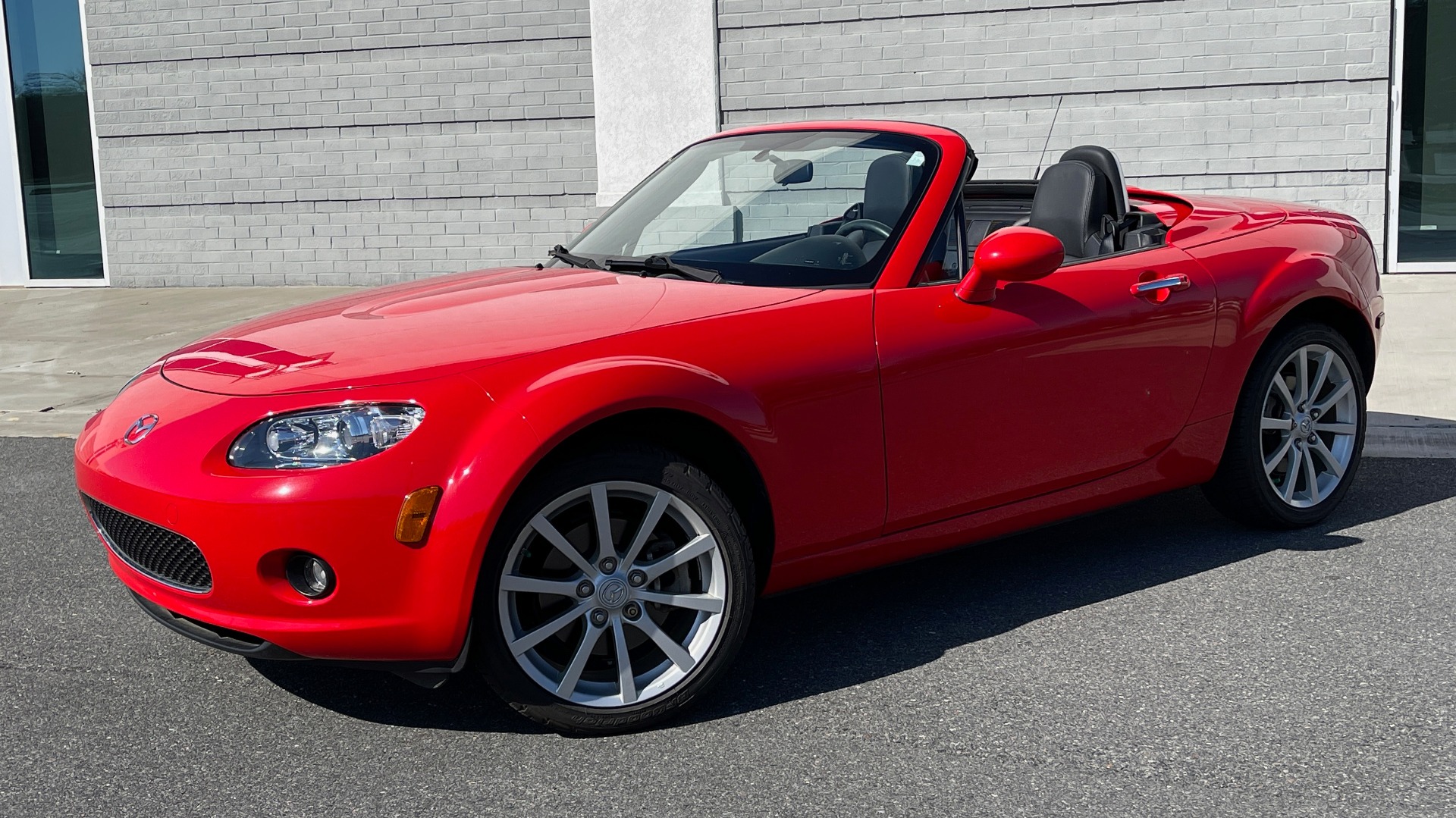 Used 2008 Mazda MX-5 MIATA GRAND TOURING / PRHT 2DR / MANUAL / 17IN ALLOY WHLS / LOW MILES for sale $20,995 at Formula Imports in Charlotte NC 28227 1