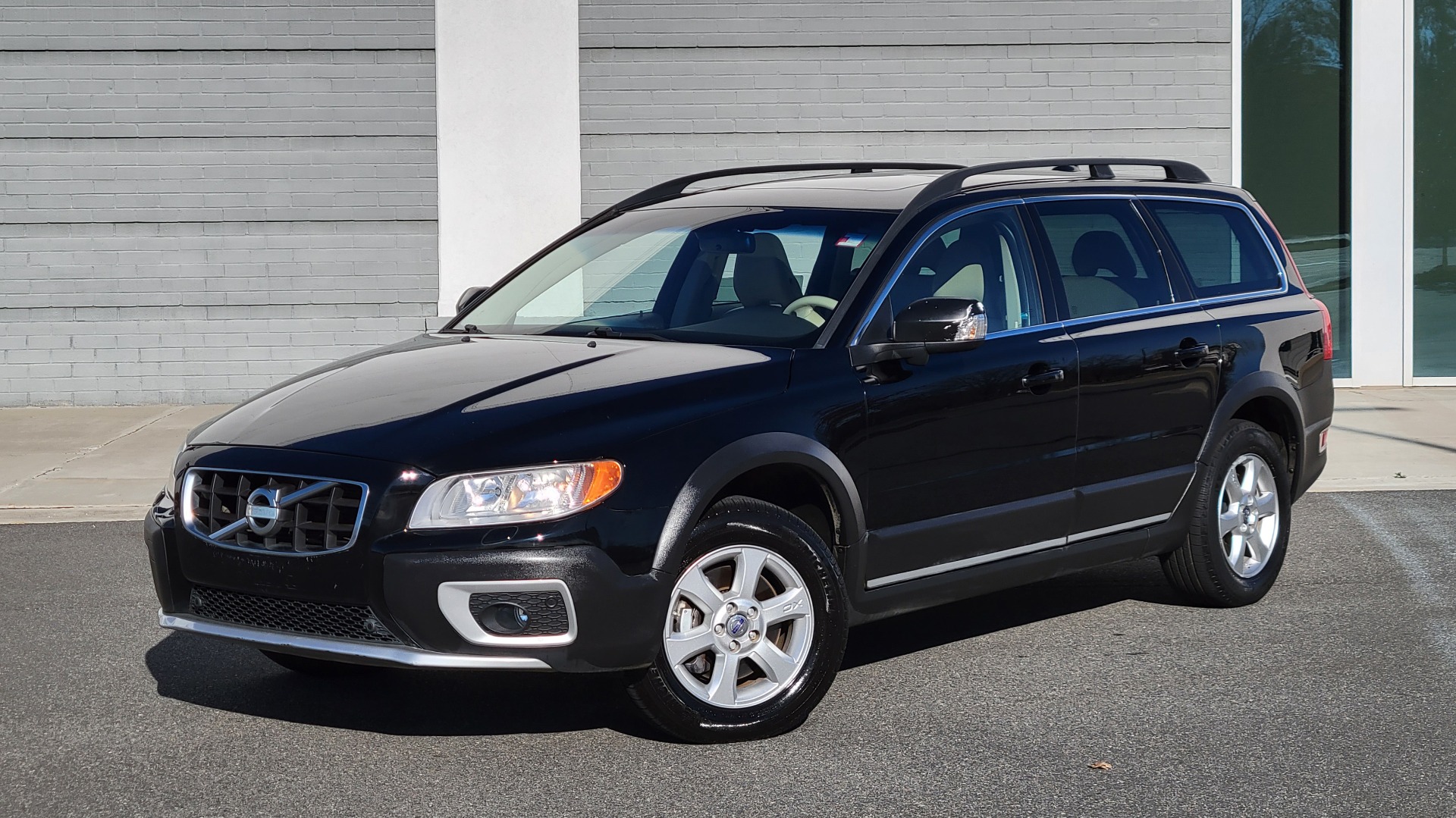 Used 2010 Volvo XC70 3.2L PREMIUM / SUNROOF / CLIMATE PKG / CONV PKG / BLIS for sale Sold at Formula Imports in Charlotte NC 28227 1