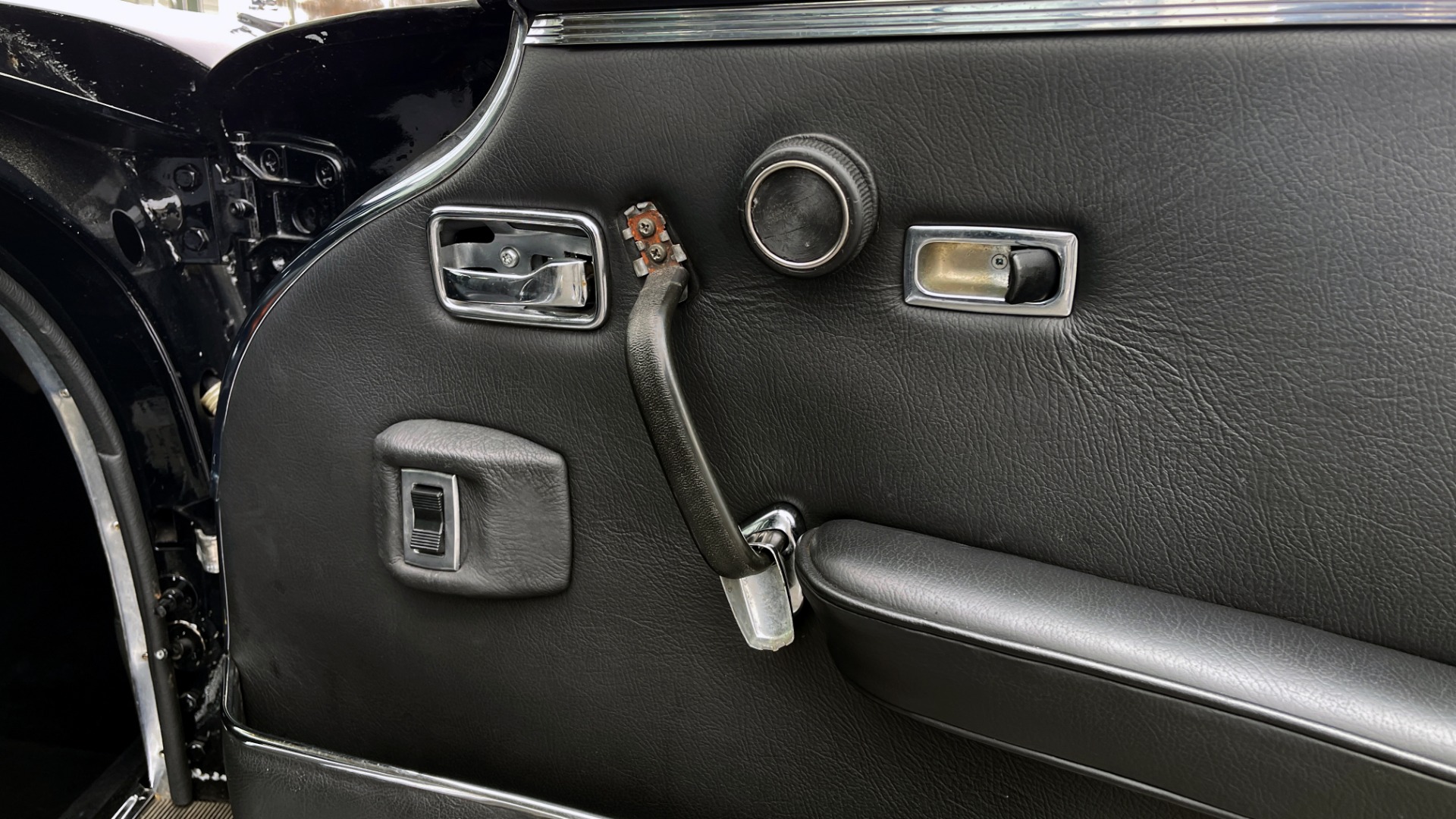 Used 1969 Mercedes-Benz 280SE COUPE / AIR CONDITIONING / PWR WNDWS / CUSTOM STEREO for sale Sold at Formula Imports in Charlotte NC 28227 102