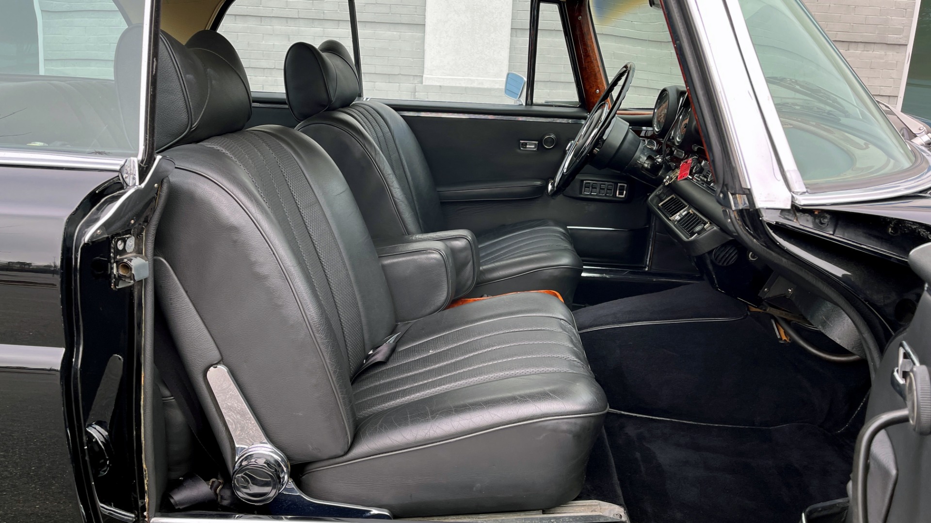 Used 1969 Mercedes-Benz 280SE COUPE / AIR CONDITIONING / PWR WNDWS / CUSTOM STEREO for sale Sold at Formula Imports in Charlotte NC 28227 104