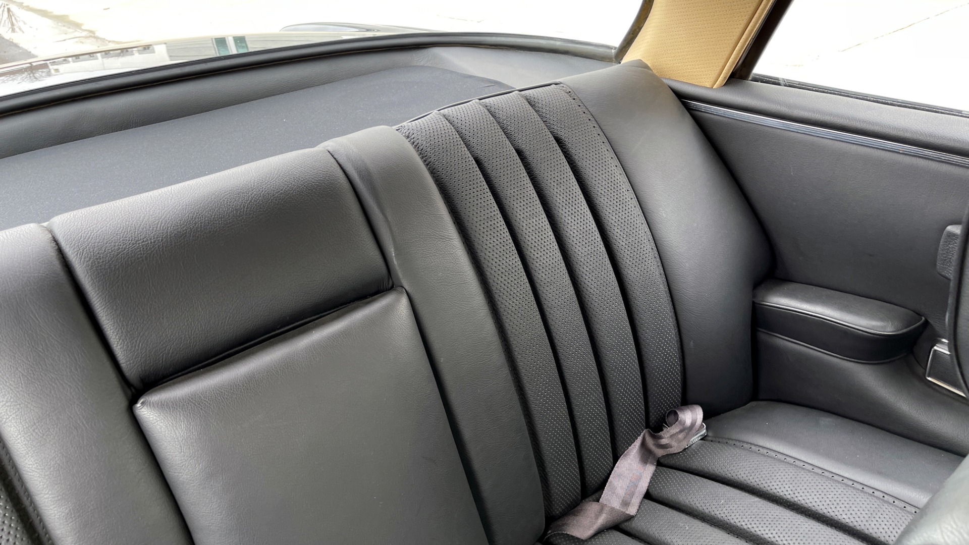 Used 1969 Mercedes-Benz 280SE COUPE / AIR CONDITIONING / PWR WNDWS / CUSTOM STEREO for sale $78,999 at Formula Imports in Charlotte NC 28227 107