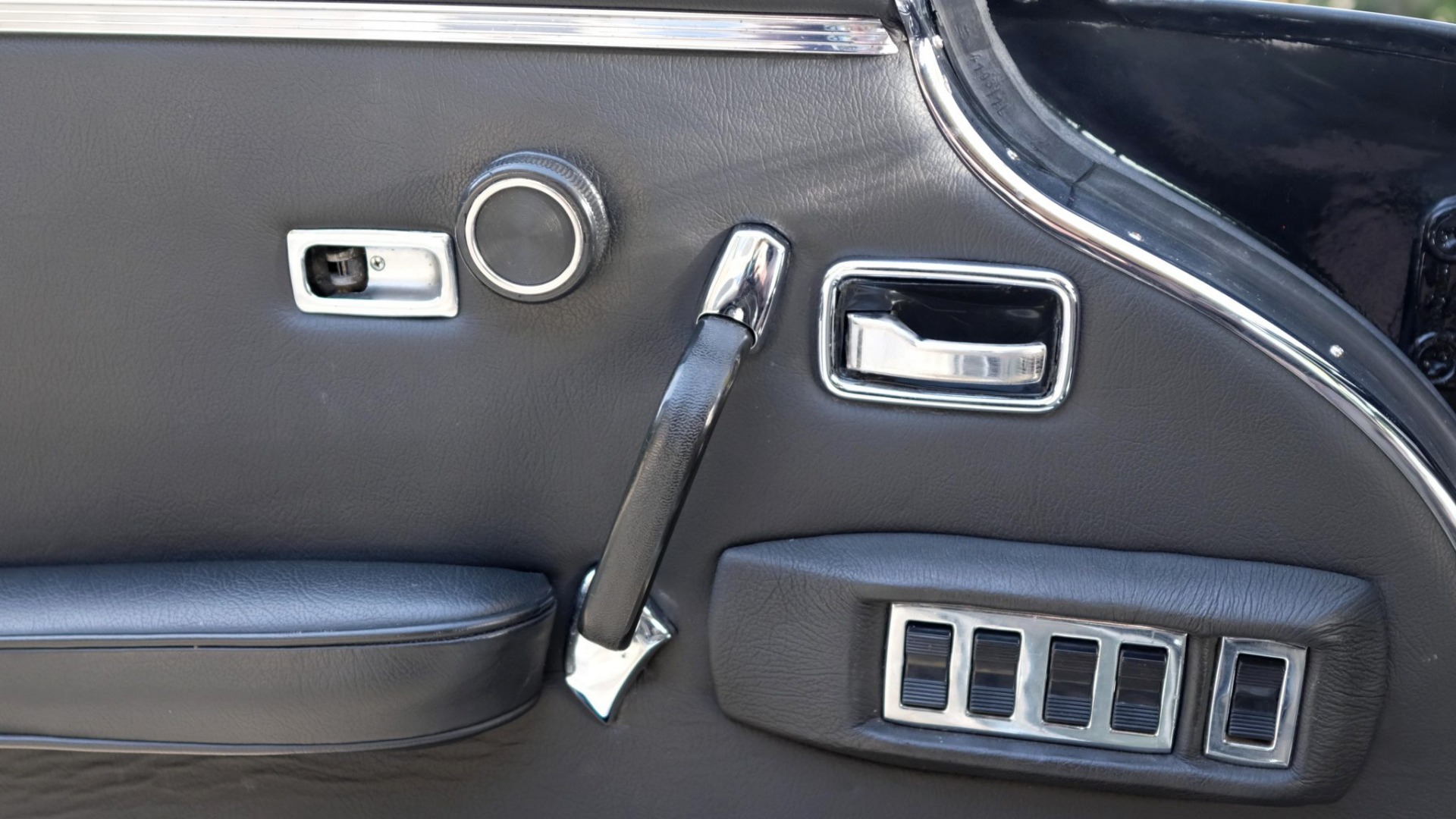 Used 1969 Mercedes-Benz 280SE COUPE / AIR CONDITIONING / PWR WNDWS / CUSTOM STEREO for sale Sold at Formula Imports in Charlotte NC 28227 18