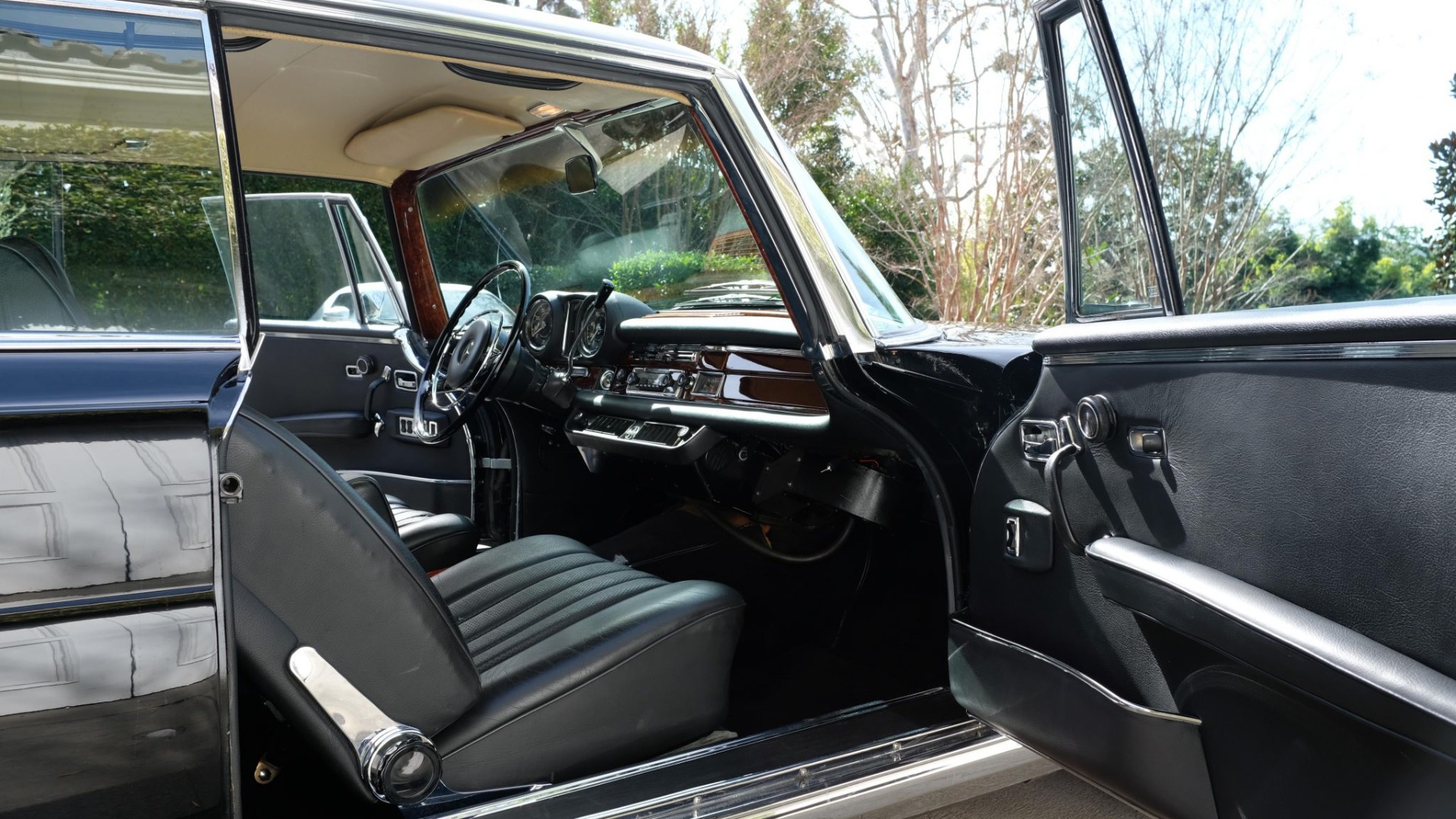 Used 1969 Mercedes-Benz 280SE COUPE / AIR CONDITIONING / PWR WNDWS / CUSTOM STEREO for sale Sold at Formula Imports in Charlotte NC 28227 24