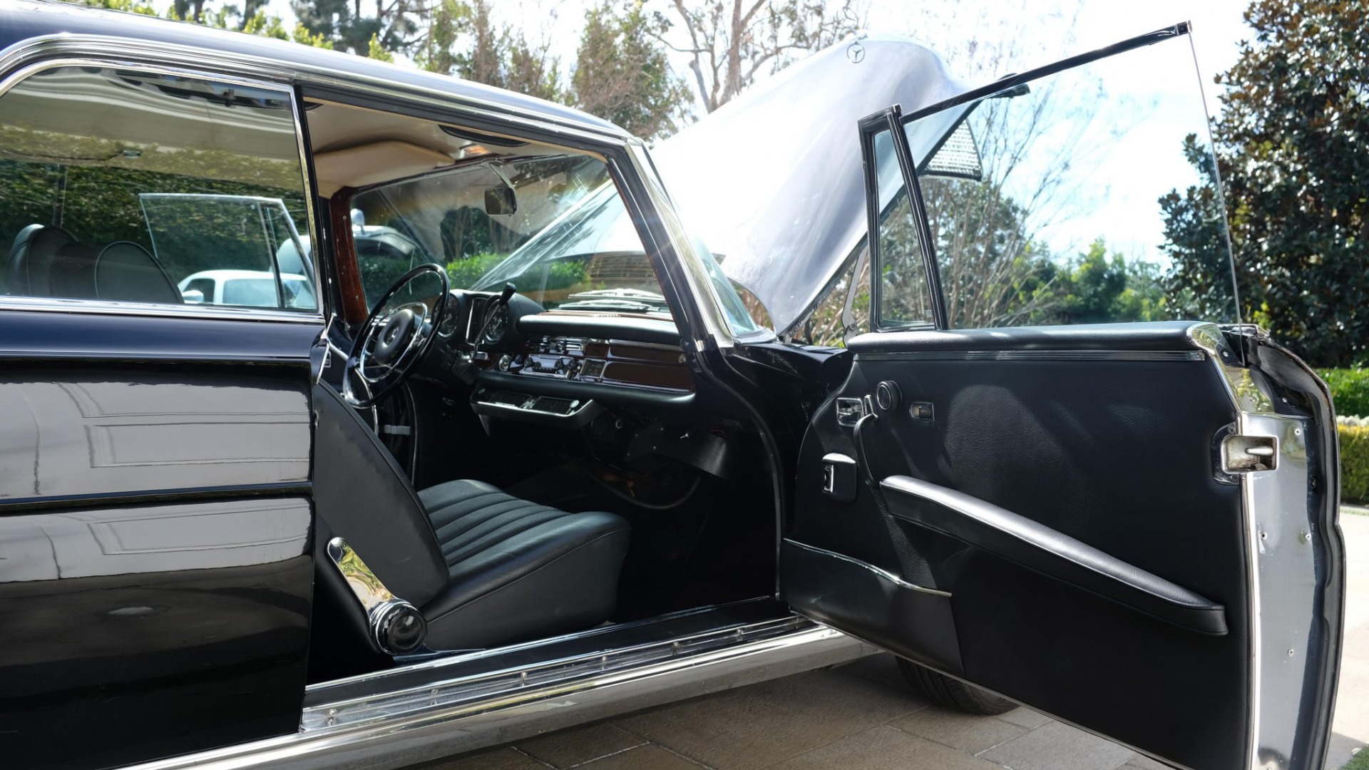 Used 1969 Mercedes-Benz 280SE COUPE / AIR CONDITIONING / PWR WNDWS / CUSTOM STEREO for sale Sold at Formula Imports in Charlotte NC 28227 27