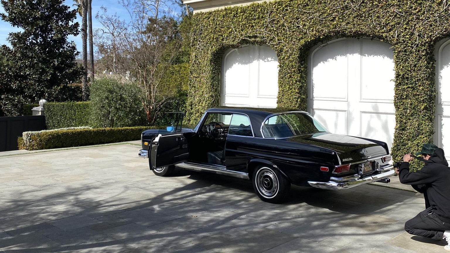 Used 1969 Mercedes-Benz 280SE COUPE / AIR CONDITIONING / PWR WNDWS / CUSTOM STEREO for sale Sold at Formula Imports in Charlotte NC 28227 4
