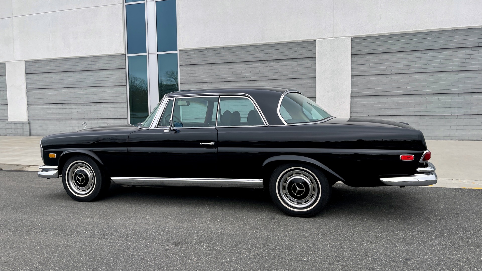 Used 1969 Mercedes-Benz 280SE COUPE / AIR CONDITIONING / PWR WNDWS / CUSTOM STEREO for sale Sold at Formula Imports in Charlotte NC 28227 40