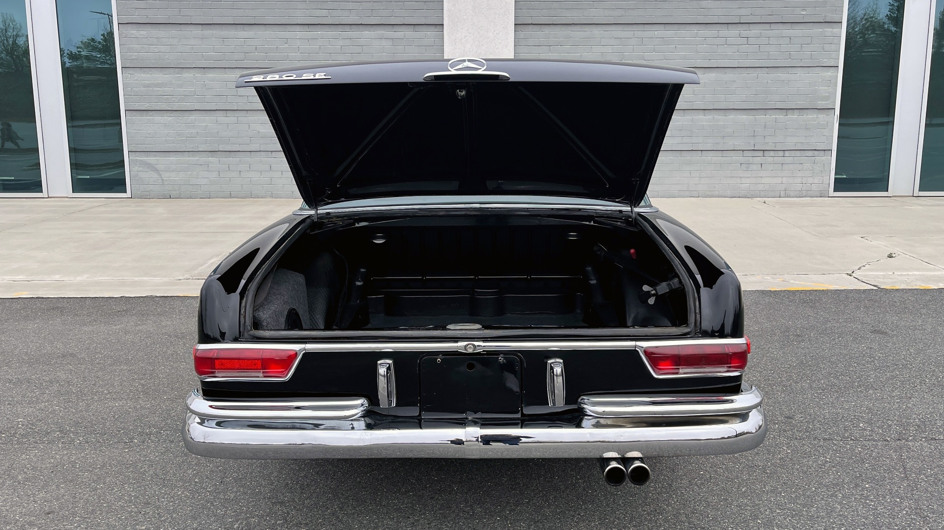 Used 1969 Mercedes-Benz 280SE COUPE / AIR CONDITIONING / PWR WNDWS / CUSTOM STEREO for sale $78,999 at Formula Imports in Charlotte NC 28227 60