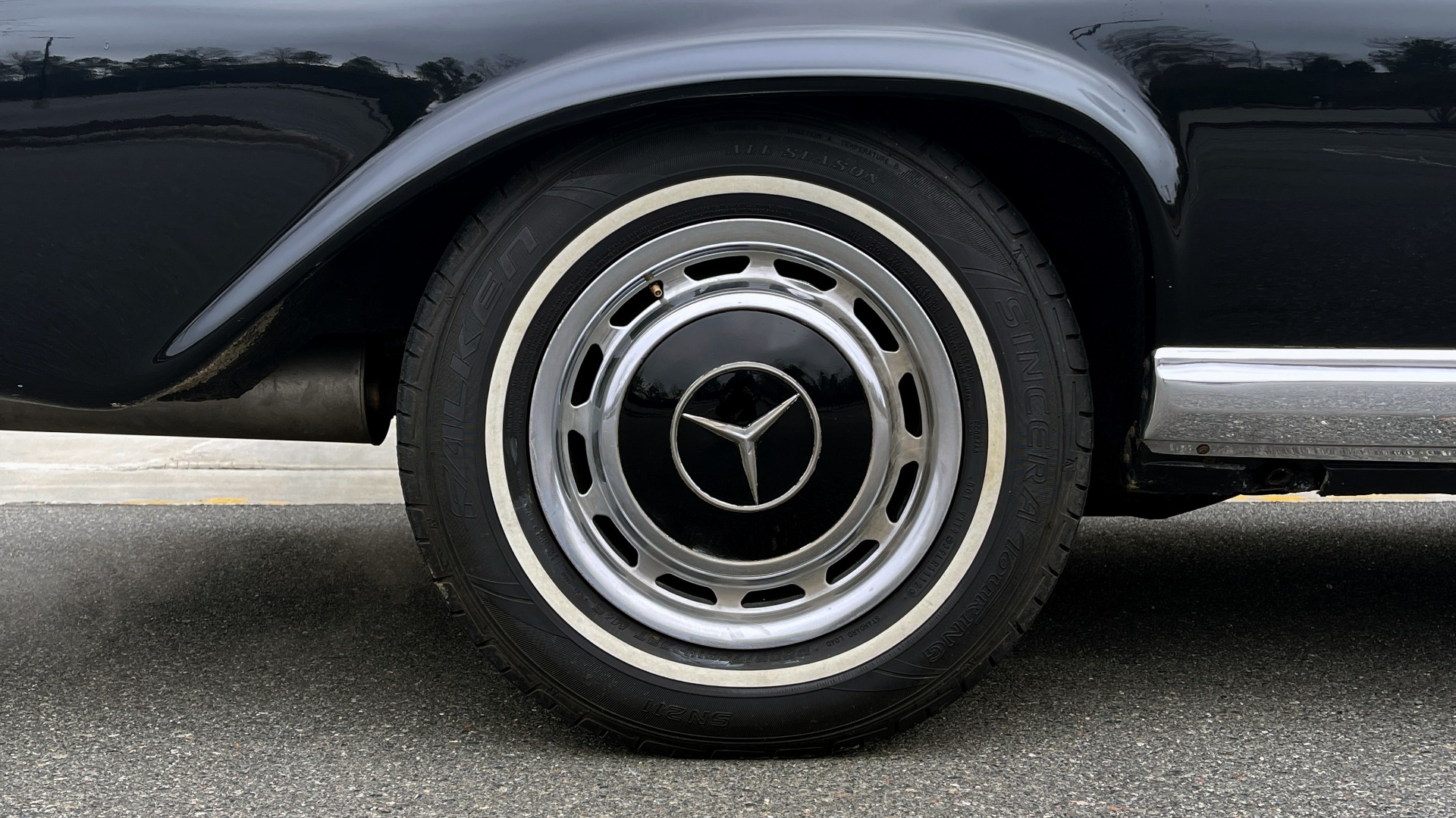 Used 1969 Mercedes-Benz 280SE COUPE / AIR CONDITIONING / PWR WNDWS / CUSTOM STEREO for sale Sold at Formula Imports in Charlotte NC 28227 69