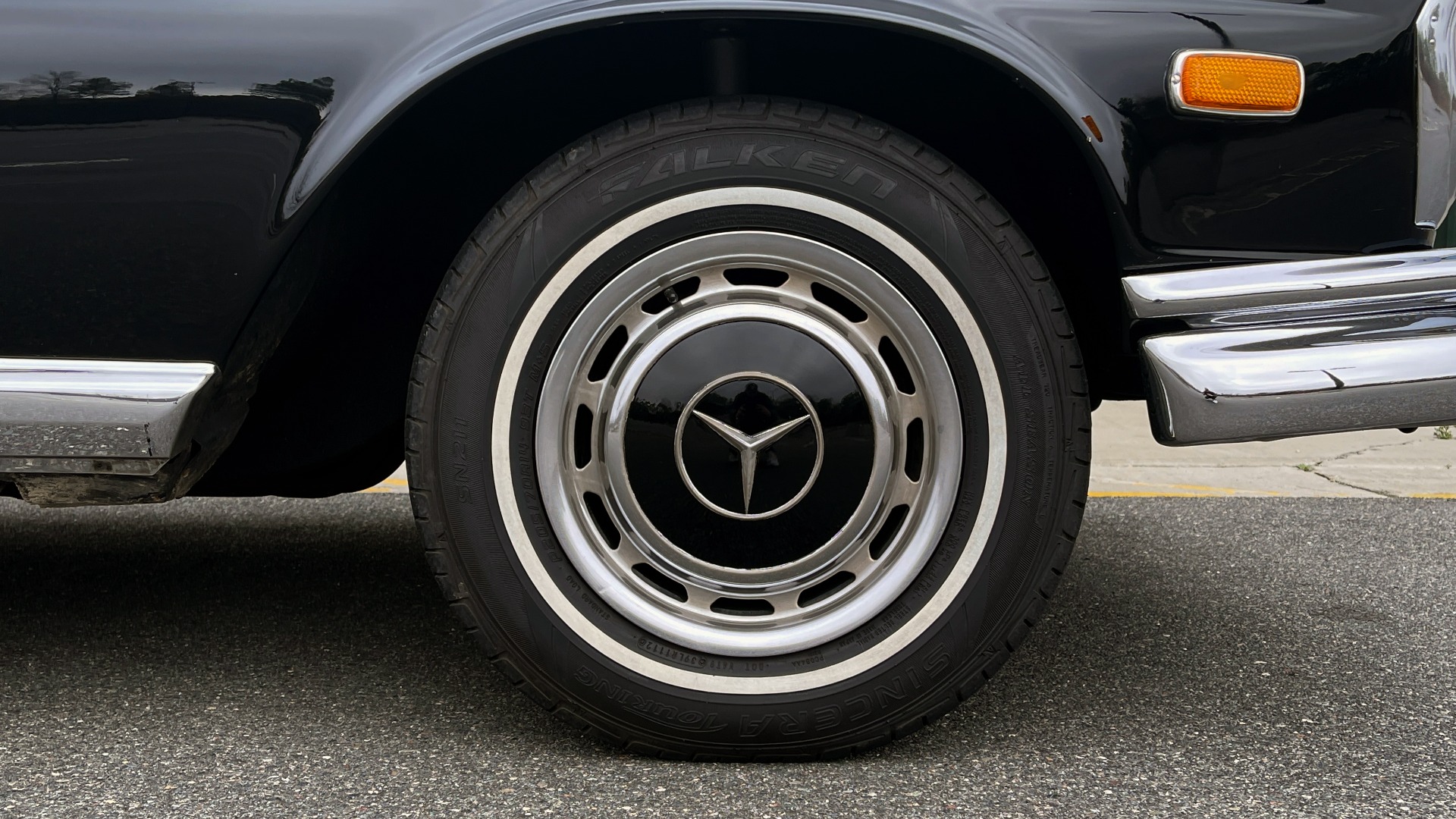 Used 1969 Mercedes-Benz 280SE COUPE / AIR CONDITIONING / PWR WNDWS / CUSTOM STEREO for sale $78,999 at Formula Imports in Charlotte NC 28227 70