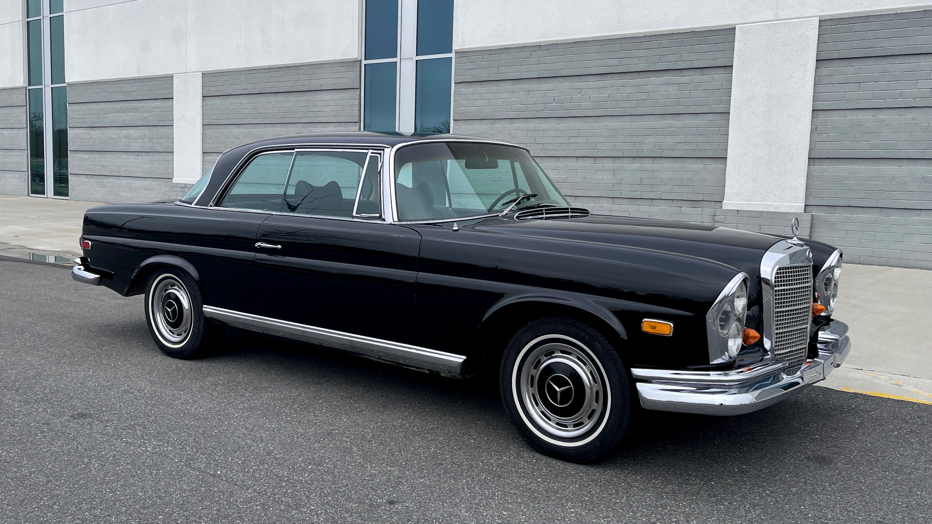 Used 1969 Mercedes-Benz 280SE COUPE / AIR CONDITIONING / PWR WNDWS / CUSTOM STEREO for sale Sold at Formula Imports in Charlotte NC 28227 71