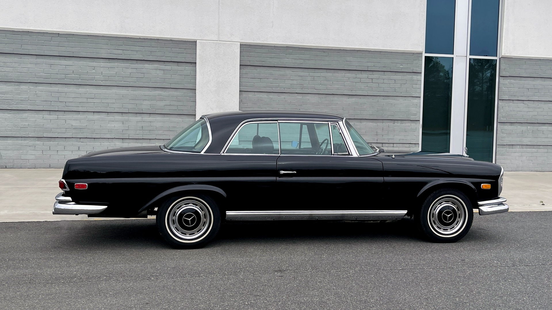 Used 1969 Mercedes-Benz 280SE COUPE / AIR CONDITIONING / PWR WNDWS / CUSTOM STEREO for sale Sold at Formula Imports in Charlotte NC 28227 72