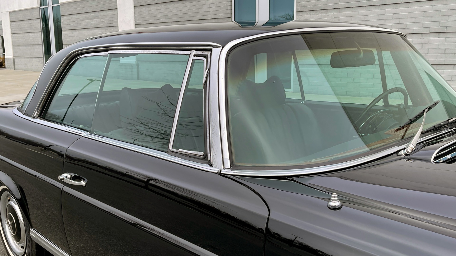 Used 1969 Mercedes-Benz 280SE COUPE / AIR CONDITIONING / PWR WNDWS / CUSTOM STEREO for sale Sold at Formula Imports in Charlotte NC 28227 73