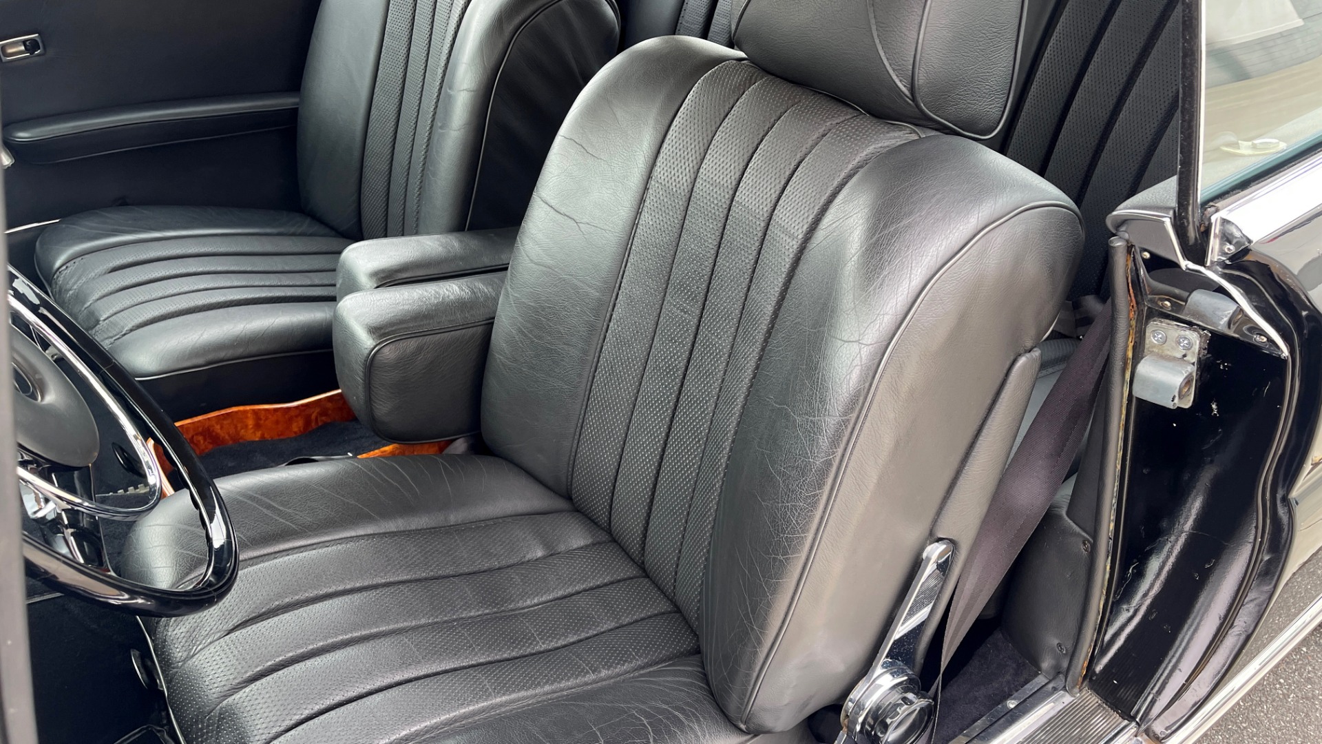 Used 1969 Mercedes-Benz 280SE COUPE / AIR CONDITIONING / PWR WNDWS / CUSTOM STEREO for sale $78,999 at Formula Imports in Charlotte NC 28227 82