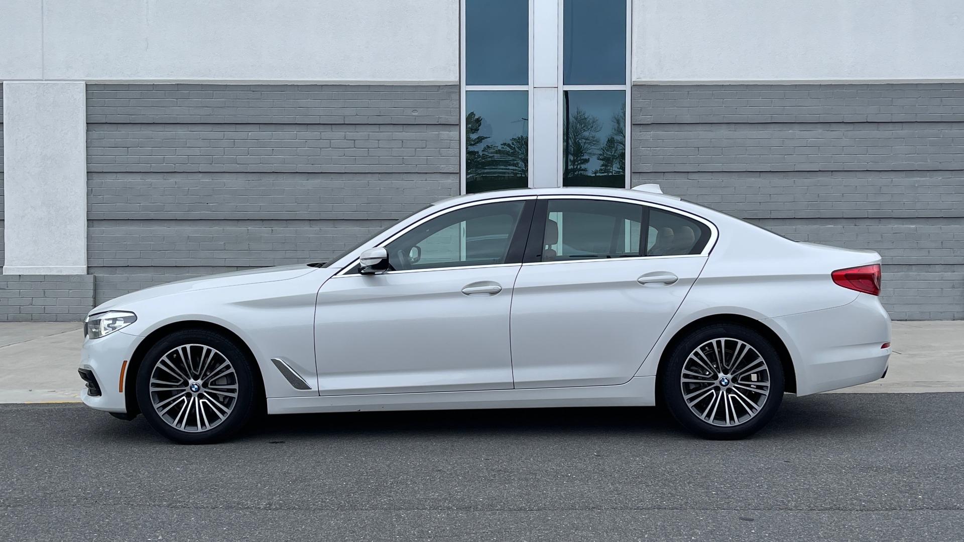 Used 2019 BMW 5 SERIES 530I 2.0L SEDAN / CONV PKG / NAV / SUNROOF / HTD STS / REARVIEW for sale Sold at Formula Imports in Charlotte NC 28227 3