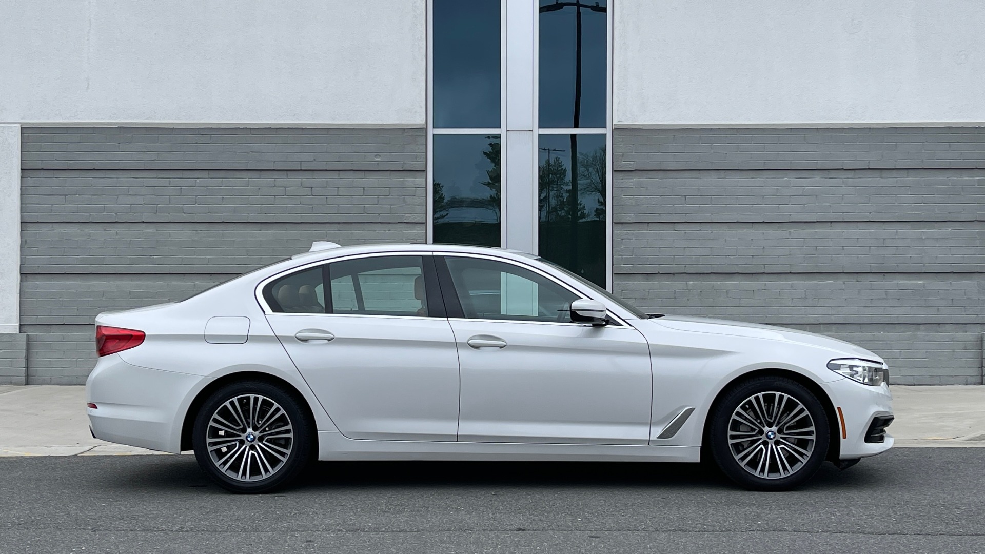 Used 2019 BMW 5 SERIES 530I 2.0L SEDAN / CONV PKG / NAV / SUNROOF / HTD STS / REARVIEW for sale Sold at Formula Imports in Charlotte NC 28227 6