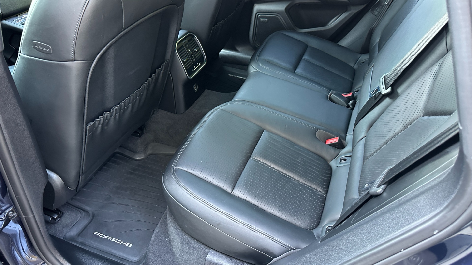 Used 2018 Porsche Macan AWD / 20IN RS SPYDER WHEELS / AIR SUSPENSION / LCA / PREM PACKAGE PLUS for sale Sold at Formula Imports in Charlotte NC 28227 23