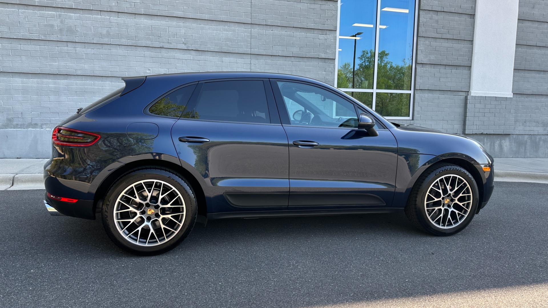 Used 2018 Porsche Macan AWD / 20IN RS SPYDER WHEELS / AIR SUSPENSION / LCA / PREM PACKAGE PLUS for sale Sold at Formula Imports in Charlotte NC 28227 3