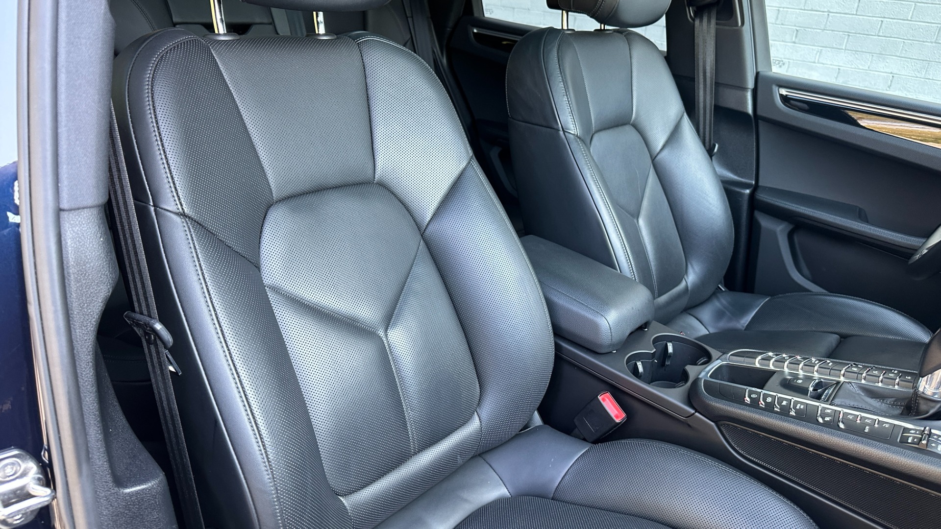 Used 2018 Porsche Macan AWD / 20IN RS SPYDER WHEELS / AIR SUSPENSION / LCA / PREM PACKAGE PLUS for sale Sold at Formula Imports in Charlotte NC 28227 33