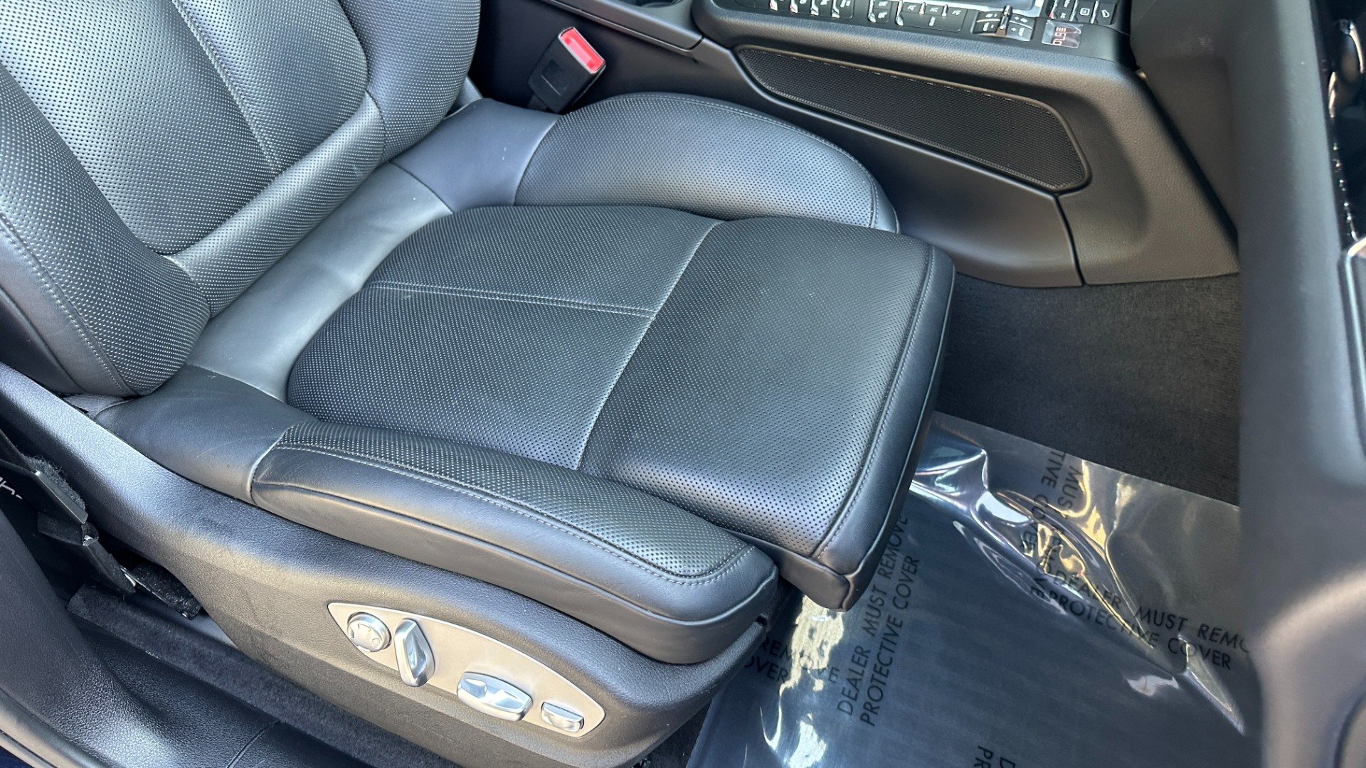 Used 2018 Porsche Macan AWD / 20IN RS SPYDER WHEELS / AIR SUSPENSION / LCA / PREM PACKAGE PLUS for sale Sold at Formula Imports in Charlotte NC 28227 34