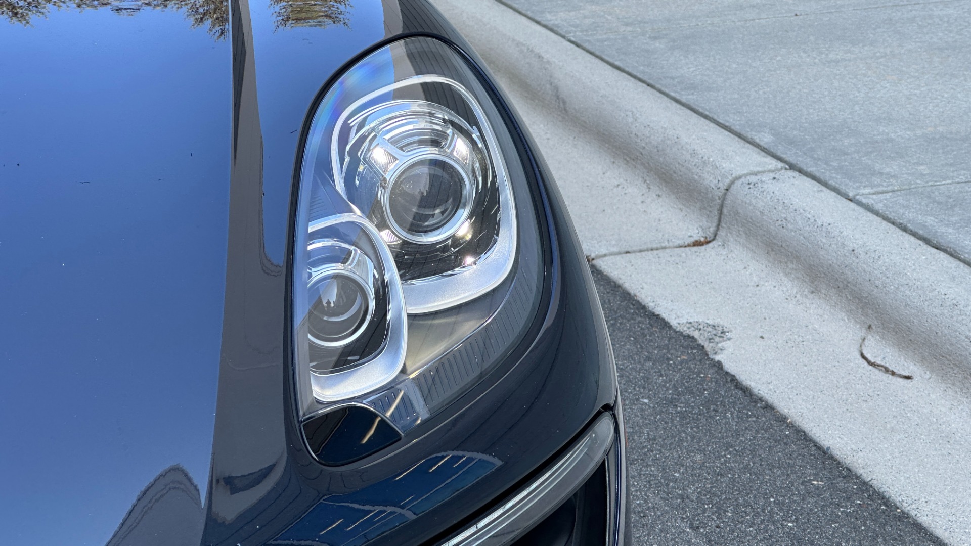 Used 2018 Porsche Macan AWD / 20IN RS SPYDER WHEELS / AIR SUSPENSION / LCA / PREM PACKAGE PLUS for sale Sold at Formula Imports in Charlotte NC 28227 39