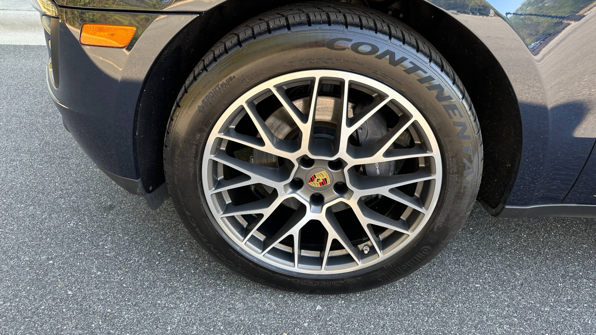 Used 2018 Porsche Macan AWD / 20IN RS SPYDER WHEELS / AIR SUSPENSION / LCA / PREM PACKAGE PLUS for sale Sold at Formula Imports in Charlotte NC 28227 43
