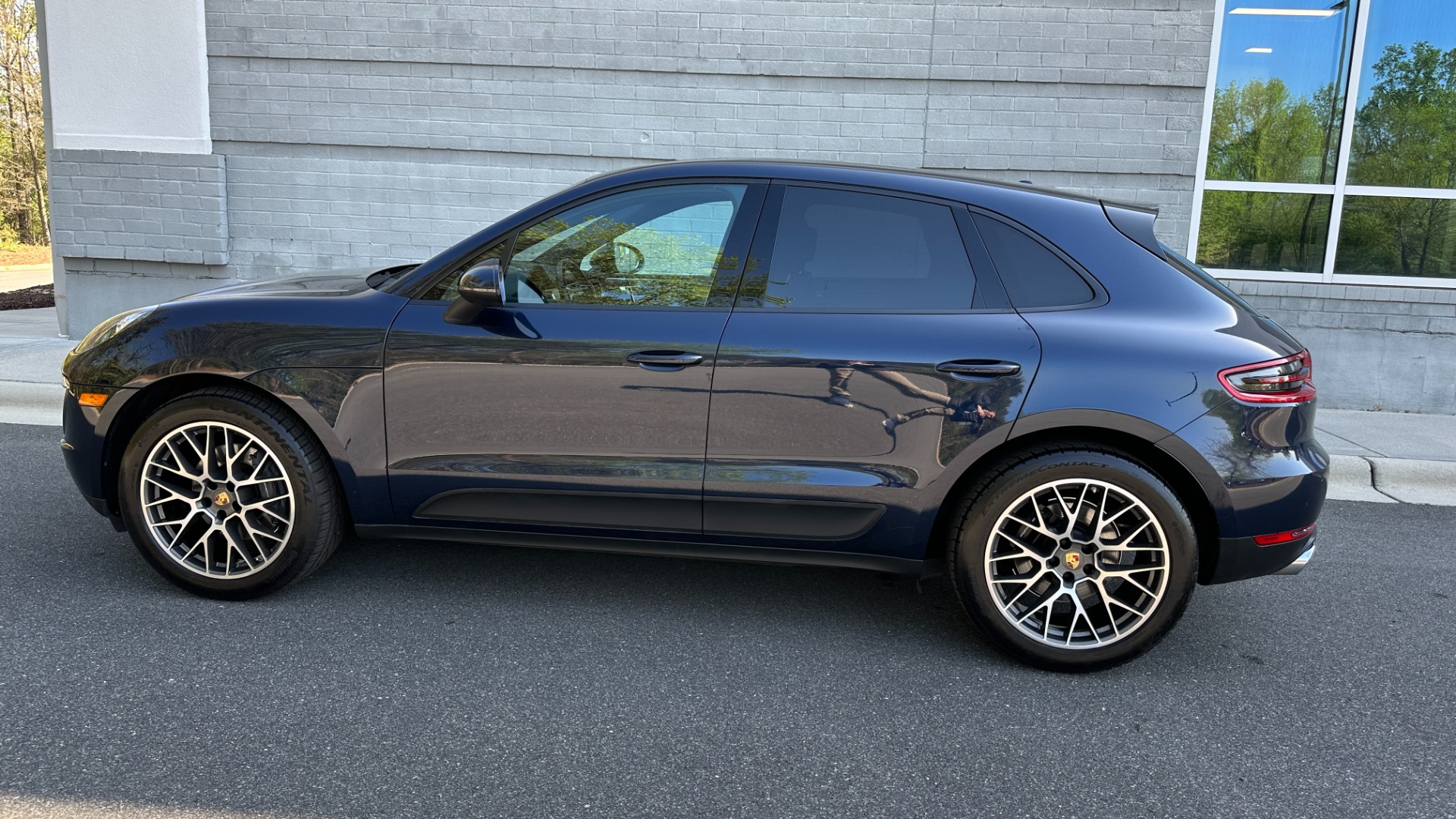 Used 2018 Porsche Macan AWD / 20IN RS SPYDER WHEELS / AIR SUSPENSION / LCA / PREM PACKAGE PLUS for sale Sold at Formula Imports in Charlotte NC 28227 6