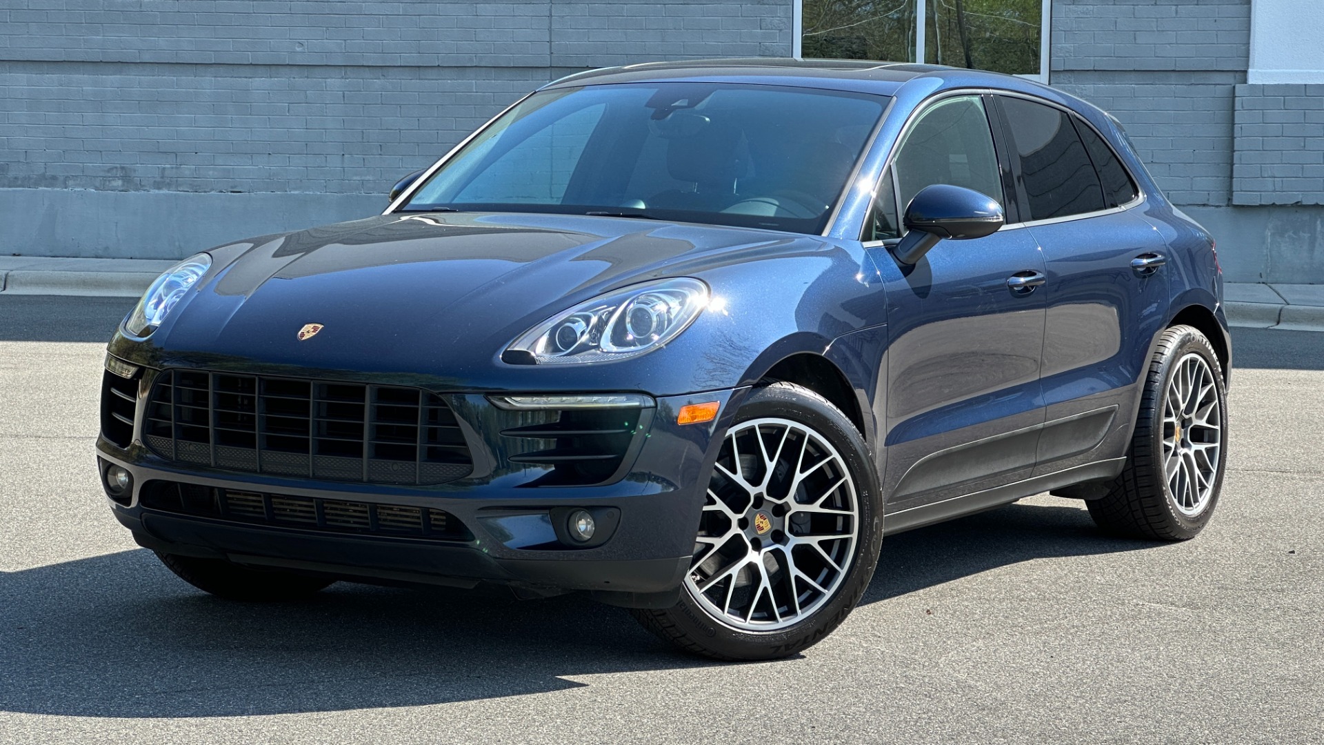 Used 2018 Porsche Macan AWD / 20IN RS SPYDER WHEELS / AIR SUSPENSION / LCA / PREM PACKAGE PLUS for sale Sold at Formula Imports in Charlotte NC 28227 1
