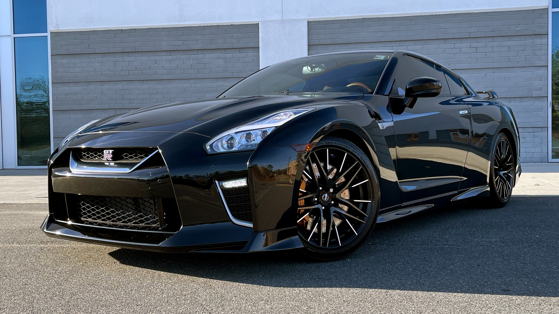 Used 2021 Nissan GT-R PREMIUM AWD / 3.8L TWIN-TURBO 565HP / 6-SPD AUTO / REARVIEW for sale Sold at Formula Imports in Charlotte NC 28227 1