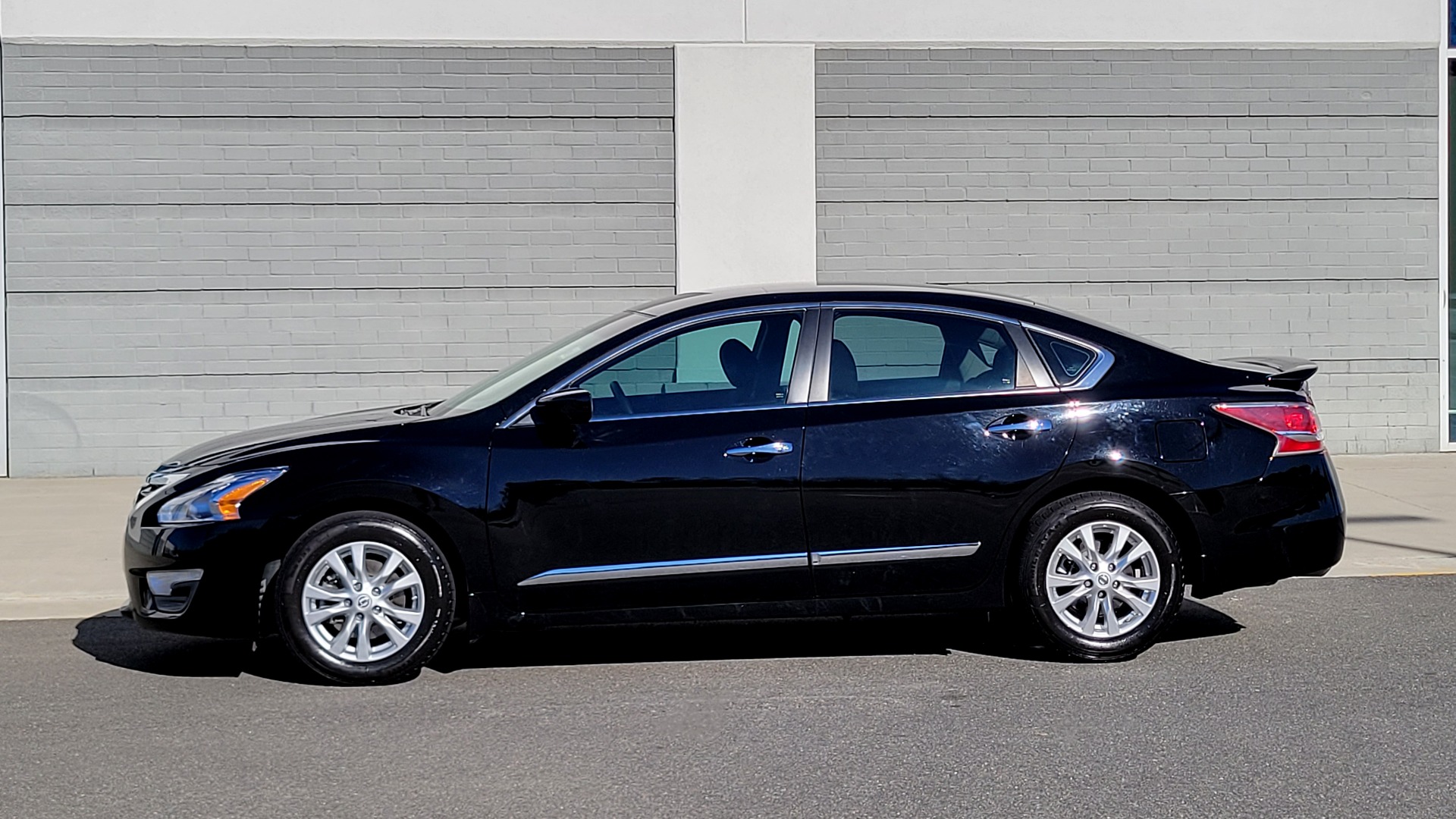 Used 2015 Nissan ALTIMA 2.5 S 4DR SPORT SEDAN / CVT AUTO / BLUETOOTH / 16IN WHEELS for sale Sold at Formula Imports in Charlotte NC 28227 3