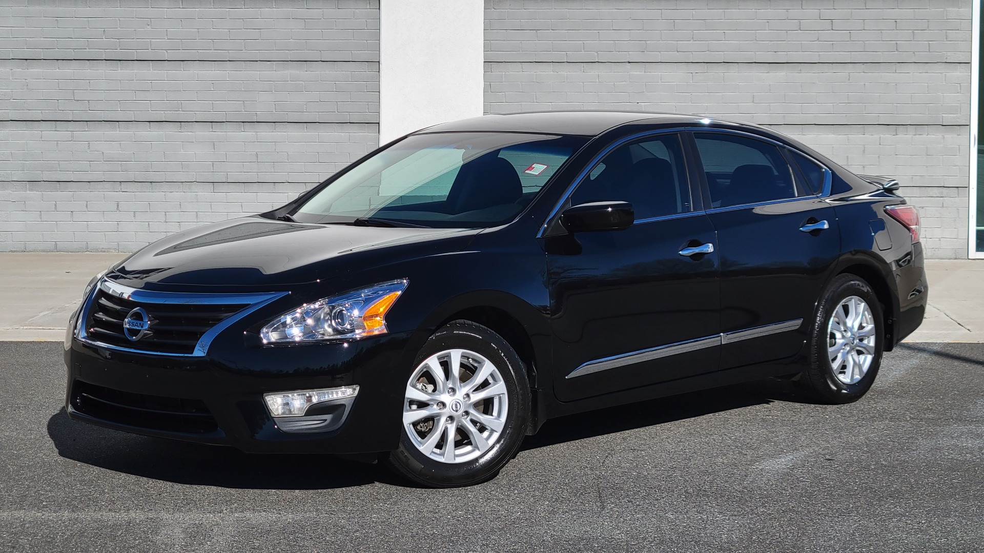 Used 2015 Nissan ALTIMA 2.5 S 4DR SPORT SEDAN / CVT AUTO / BLUETOOTH / 16IN WHEELS for sale Sold at Formula Imports in Charlotte NC 28227 1