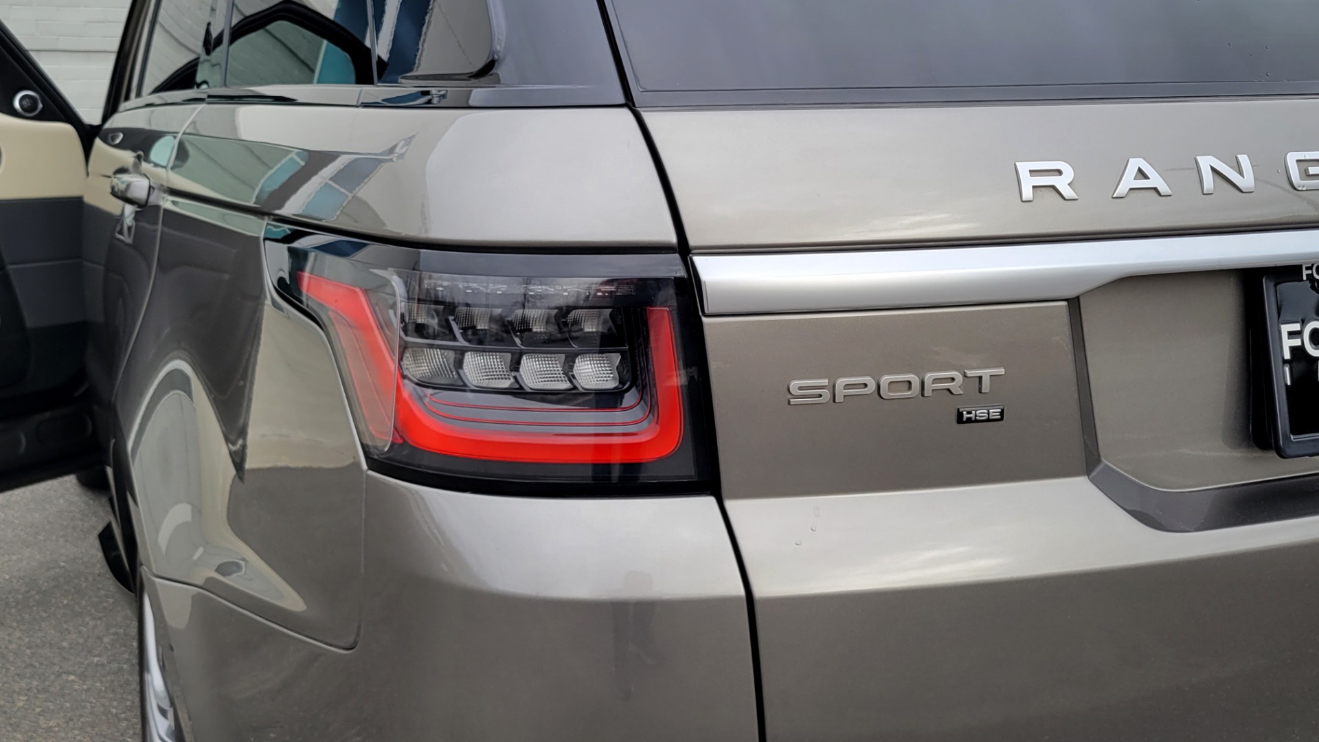Used 2020 Land Rover RANGE ROVER SPORT HSE / 3.0L SC I6 / 8-SPD AUTO / NAV / PANO-ROOF / REARVIEW for sale Sold at Formula Imports in Charlotte NC 28227 34