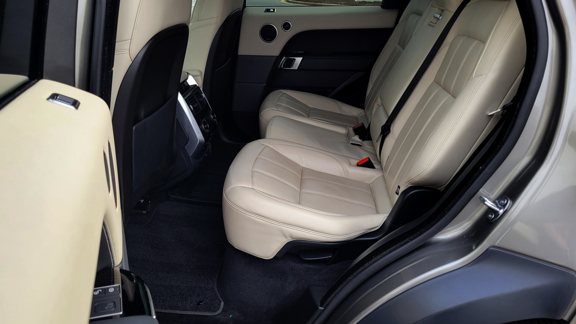 Used 2020 Land Rover RANGE ROVER SPORT HSE / 3.0L SC I6 / 8-SPD AUTO / NAV / PANO-ROOF / REARVIEW for sale Sold at Formula Imports in Charlotte NC 28227 70