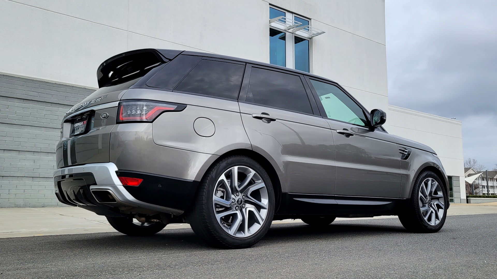 Used 2020 Land Rover RANGE ROVER SPORT HSE / 3.0L SC I6 / 8-SPD AUTO / NAV / PANO-ROOF / REARVIEW for sale Sold at Formula Imports in Charlotte NC 28227 9