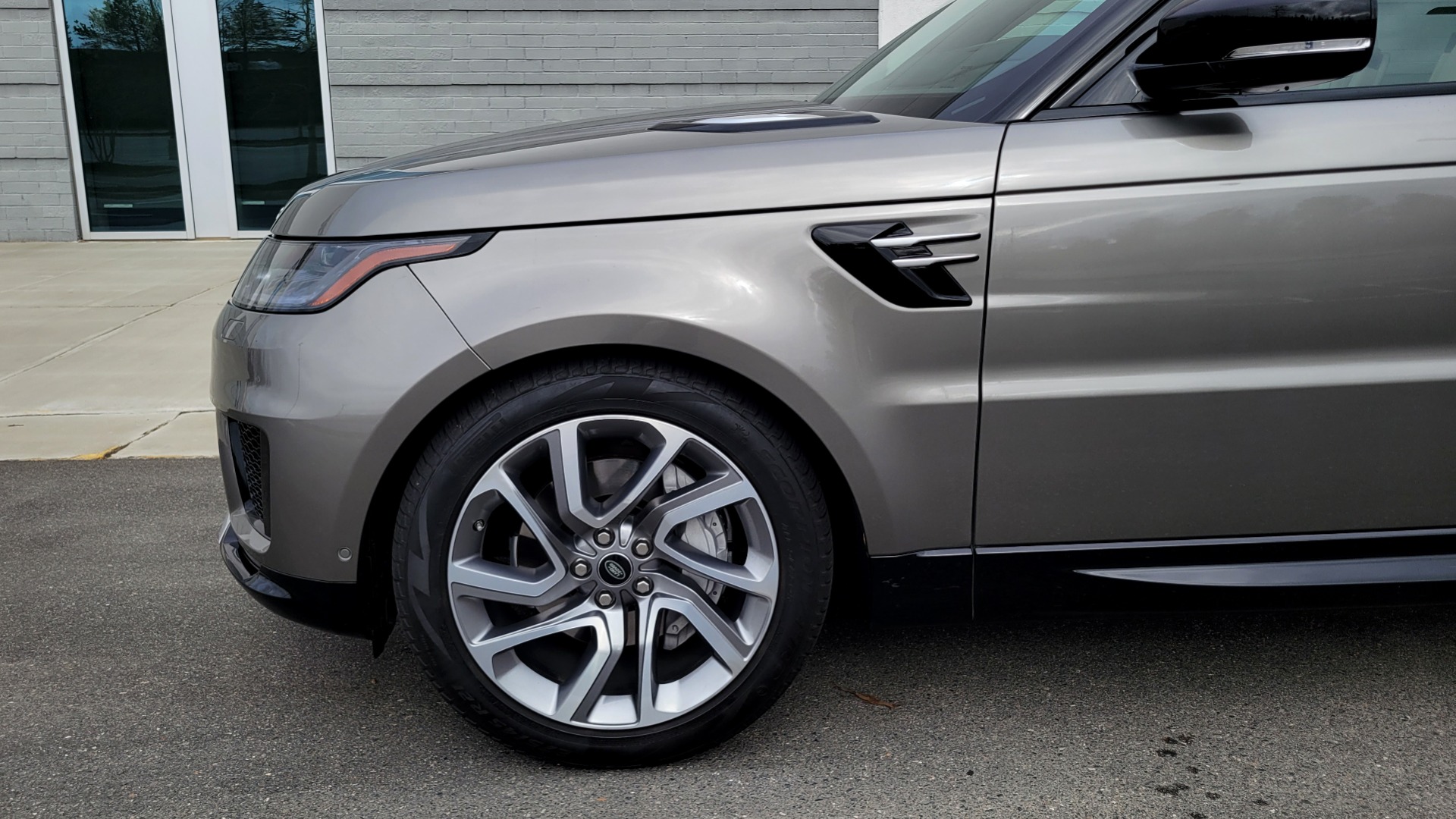 Used 2020 Land Rover RANGE ROVER SPORT HSE / 3.0L SC I6 / 8-SPD AUTO / NAV / PANO-ROOF / REARVIEW for sale Sold at Formula Imports in Charlotte NC 28227 93