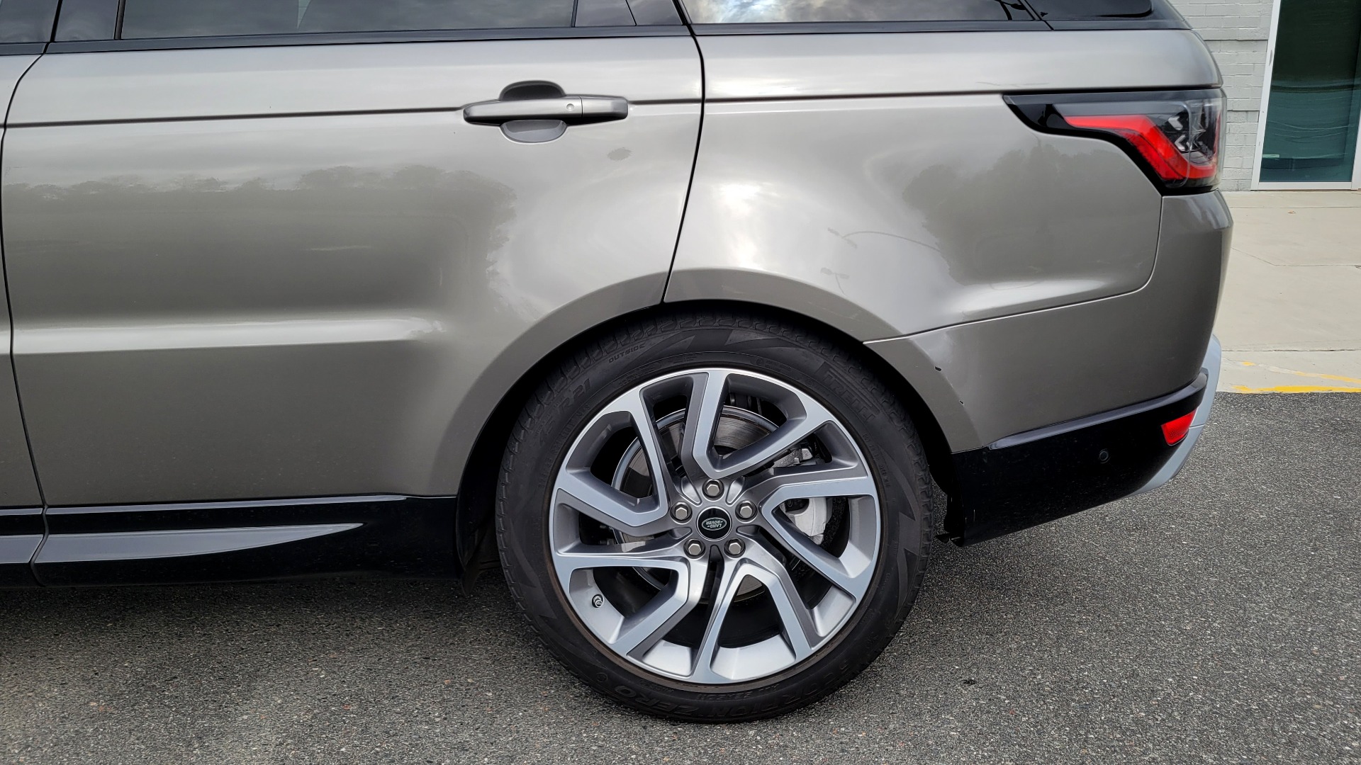 Used 2020 Land Rover RANGE ROVER SPORT HSE / 3.0L SC I6 / 8-SPD AUTO / NAV / PANO-ROOF / REARVIEW for sale Sold at Formula Imports in Charlotte NC 28227 94