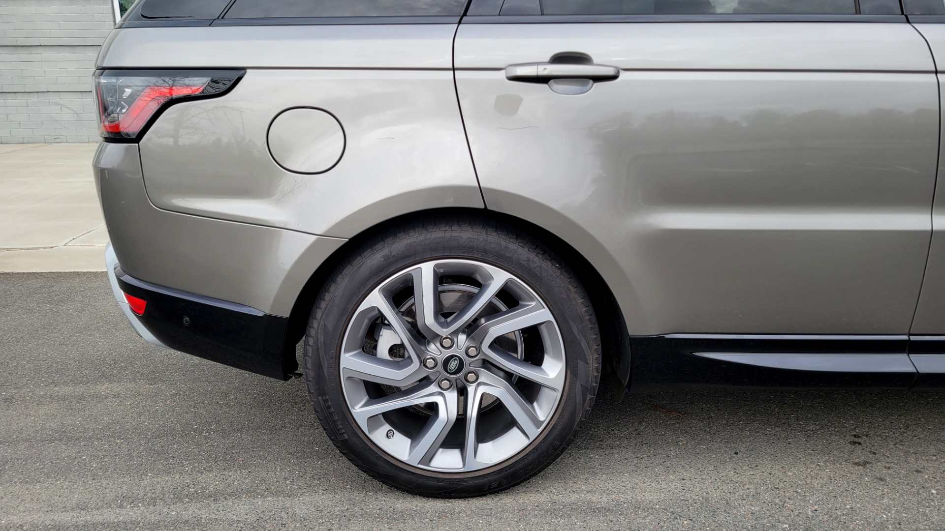 Used 2020 Land Rover RANGE ROVER SPORT HSE / 3.0L SC I6 / 8-SPD AUTO / NAV / PANO-ROOF / REARVIEW for sale Sold at Formula Imports in Charlotte NC 28227 95