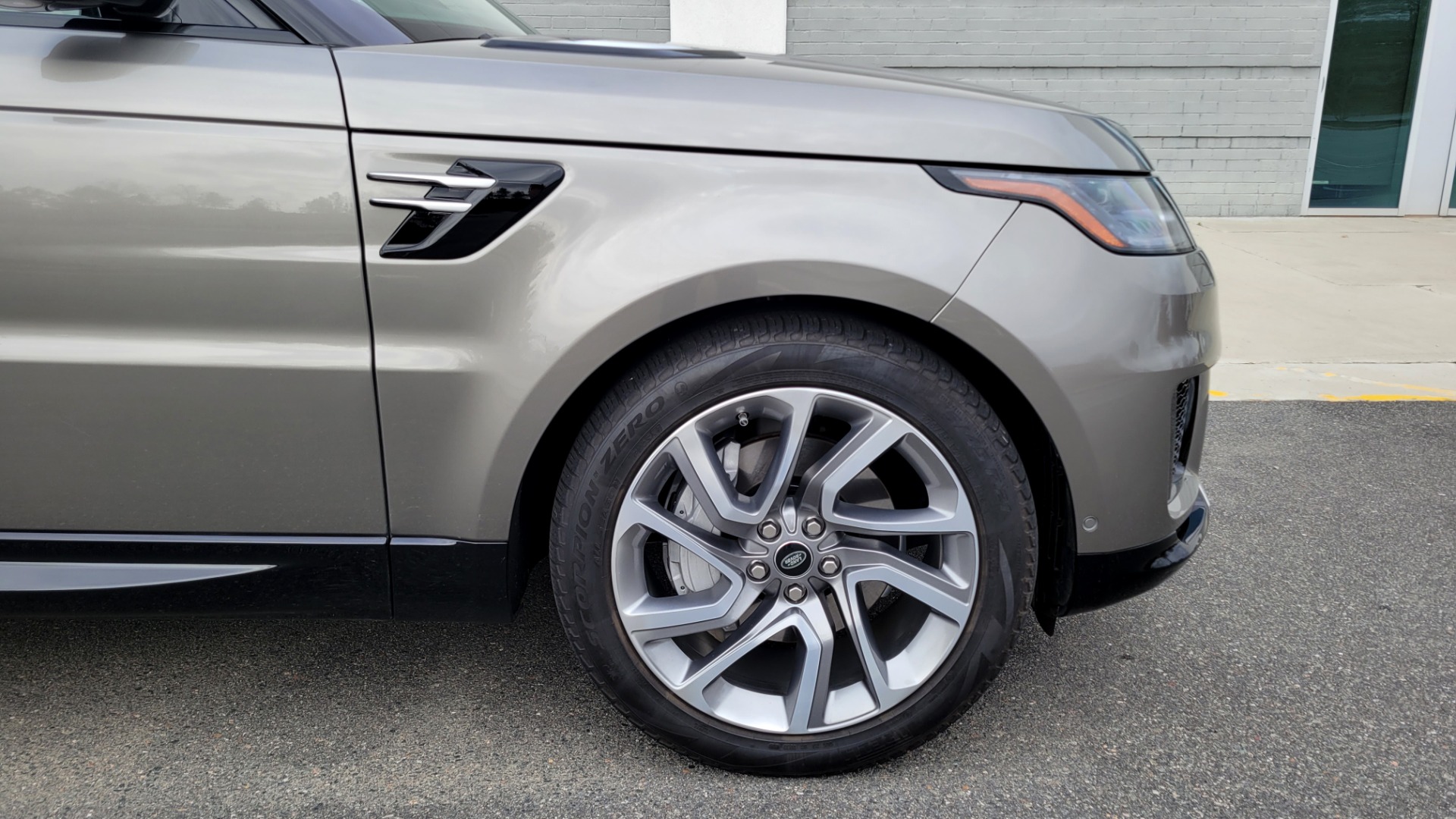 Used 2020 Land Rover RANGE ROVER SPORT HSE / 3.0L SC I6 / 8-SPD AUTO / NAV / PANO-ROOF / REARVIEW for sale Sold at Formula Imports in Charlotte NC 28227 96
