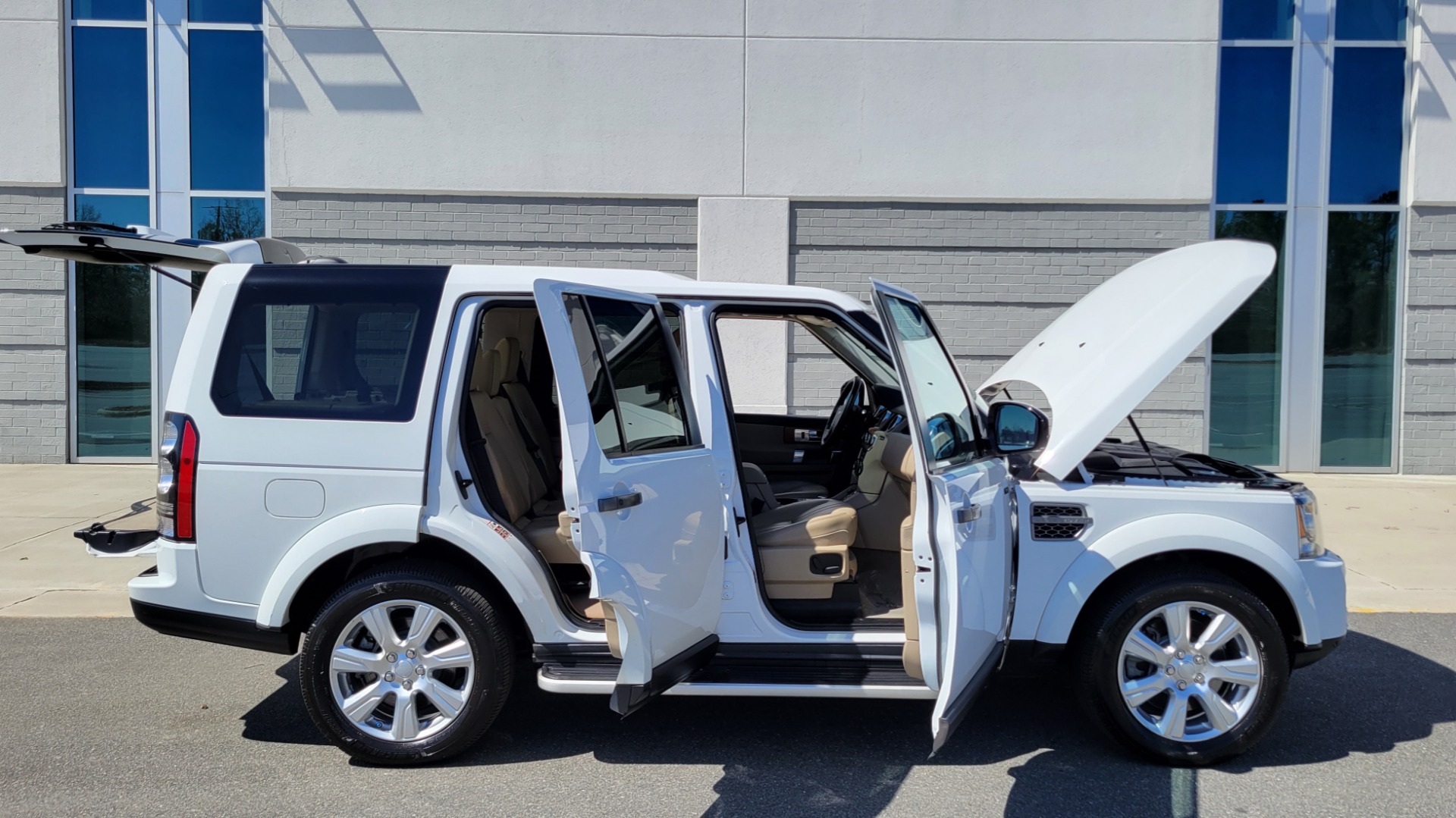 Used 2015 Land Rover LR4 HSE 3.0L SC V6 / AWD / VISION ASST / 3-ROW / CLIMATE COMFORT / TOWING for sale Sold at Formula Imports in Charlotte NC 28227 13